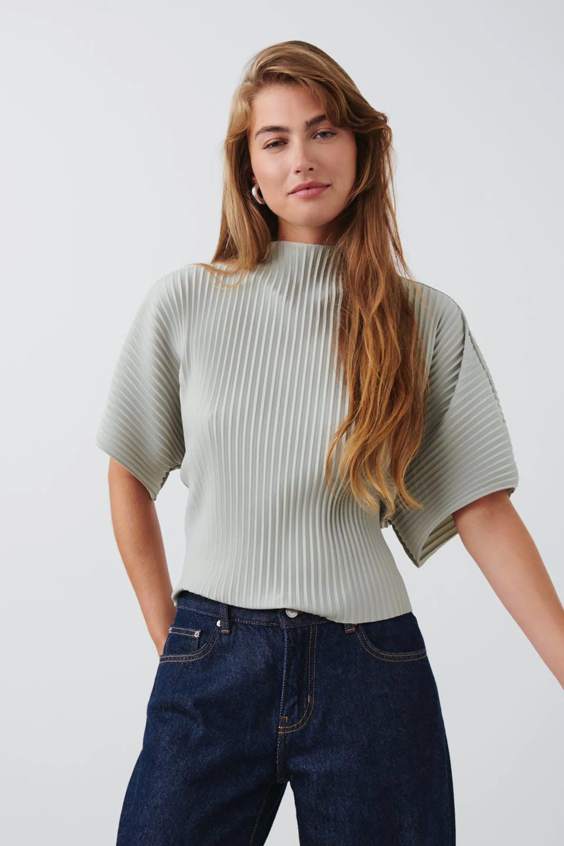 Tie back plisse top
