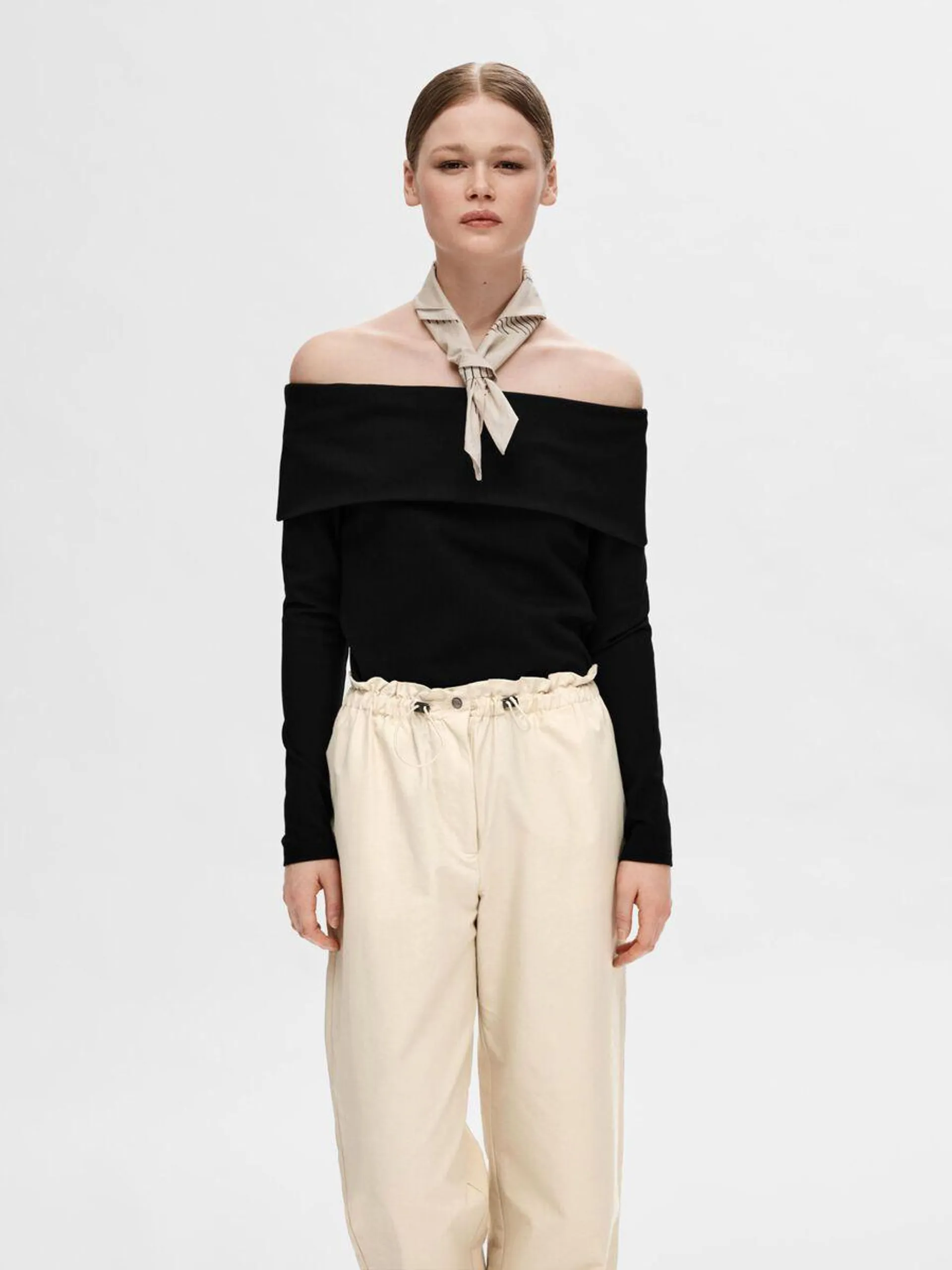 LANGERMET OFF-SHOULDER TOPP