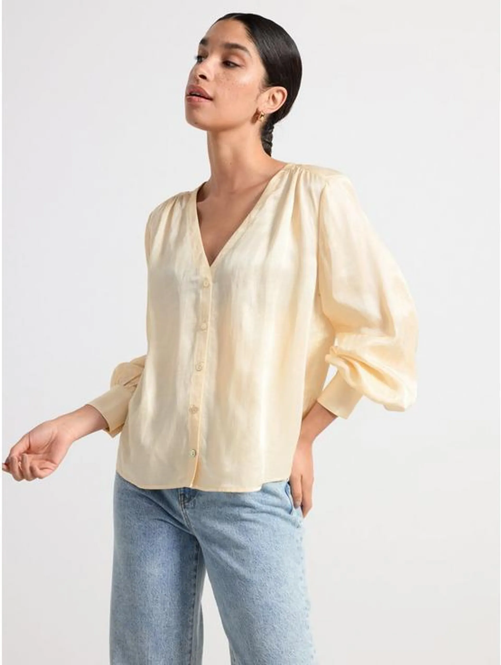 Bluse med lange puffermer