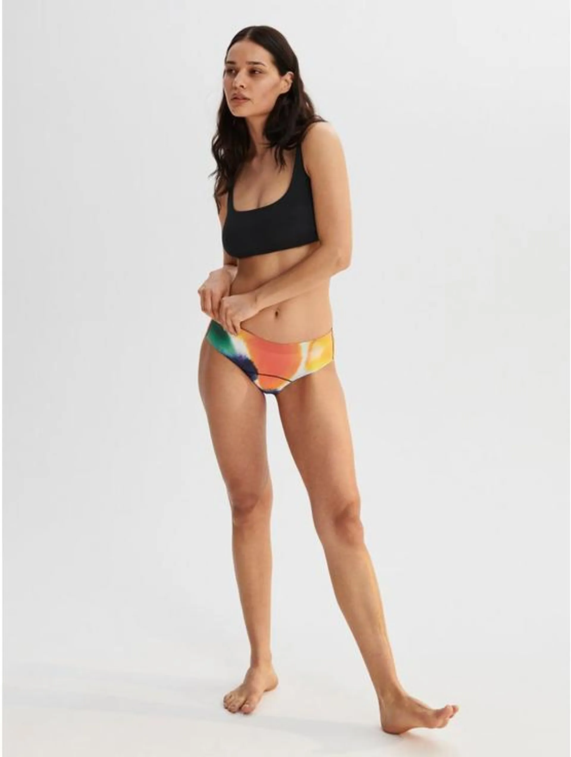 Engineered Hiphugger-menstruse med medium absorpsjonsevne