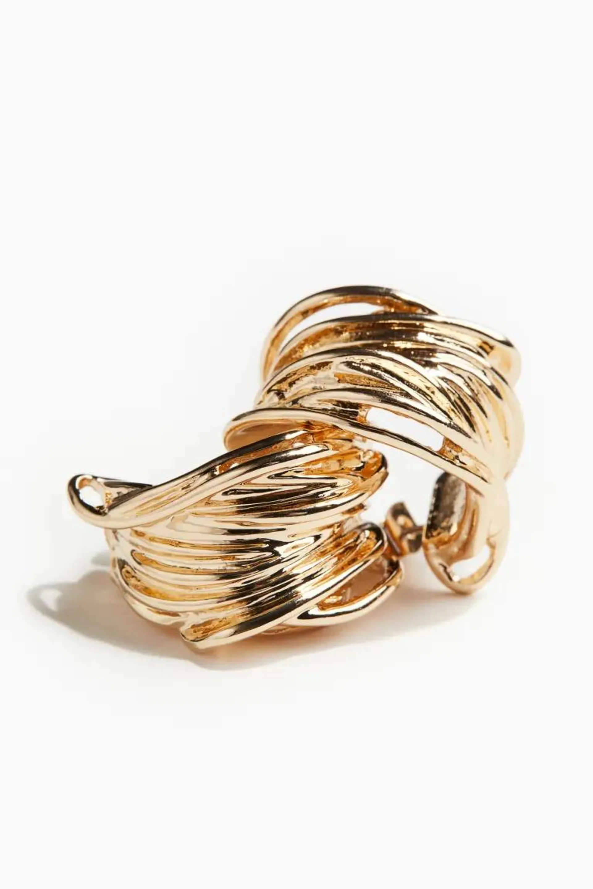 Intertwined hoop earrings