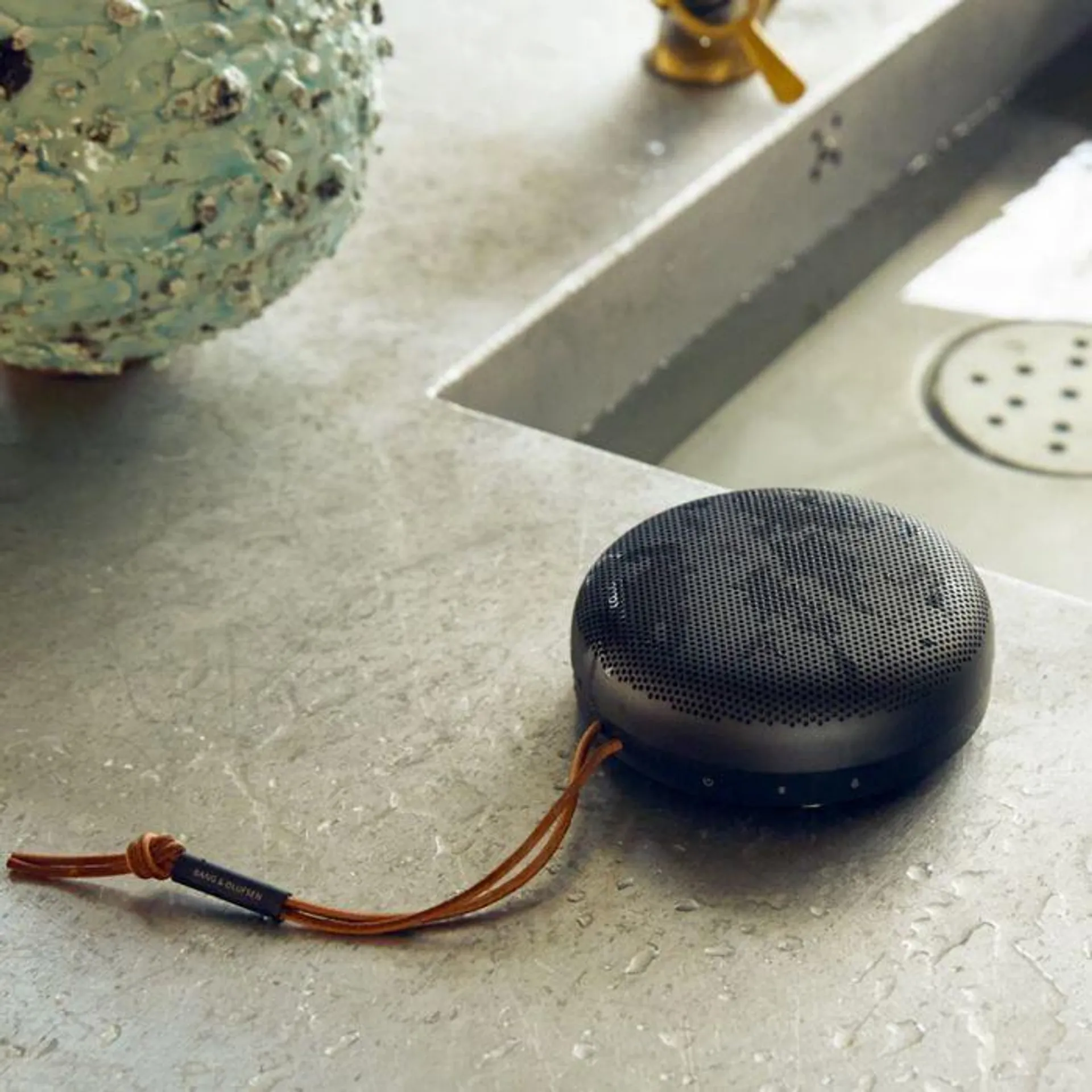 B&O Beosound A1 høyttaler (2.gen) - Anthracite