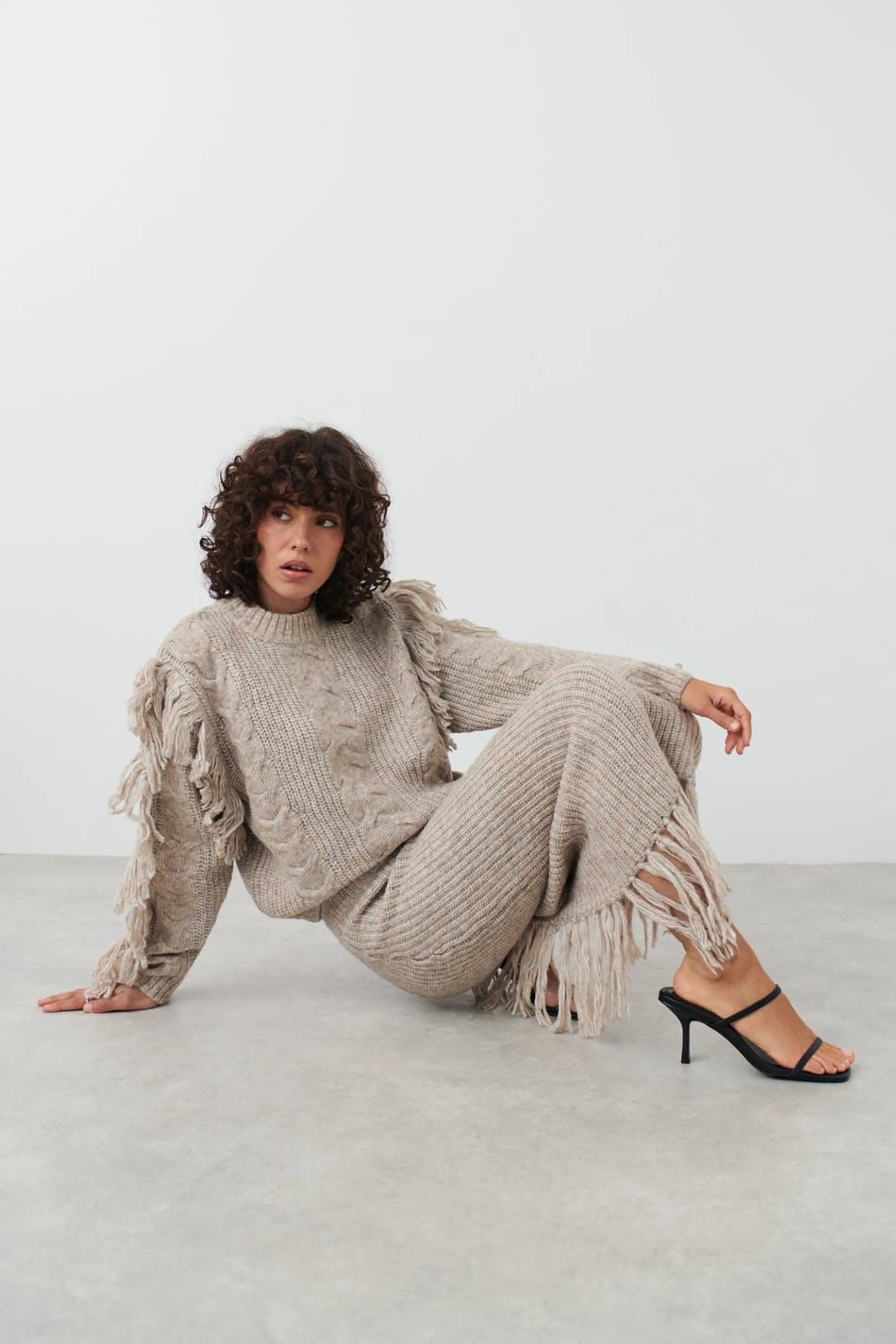 Knitted fringe skirt