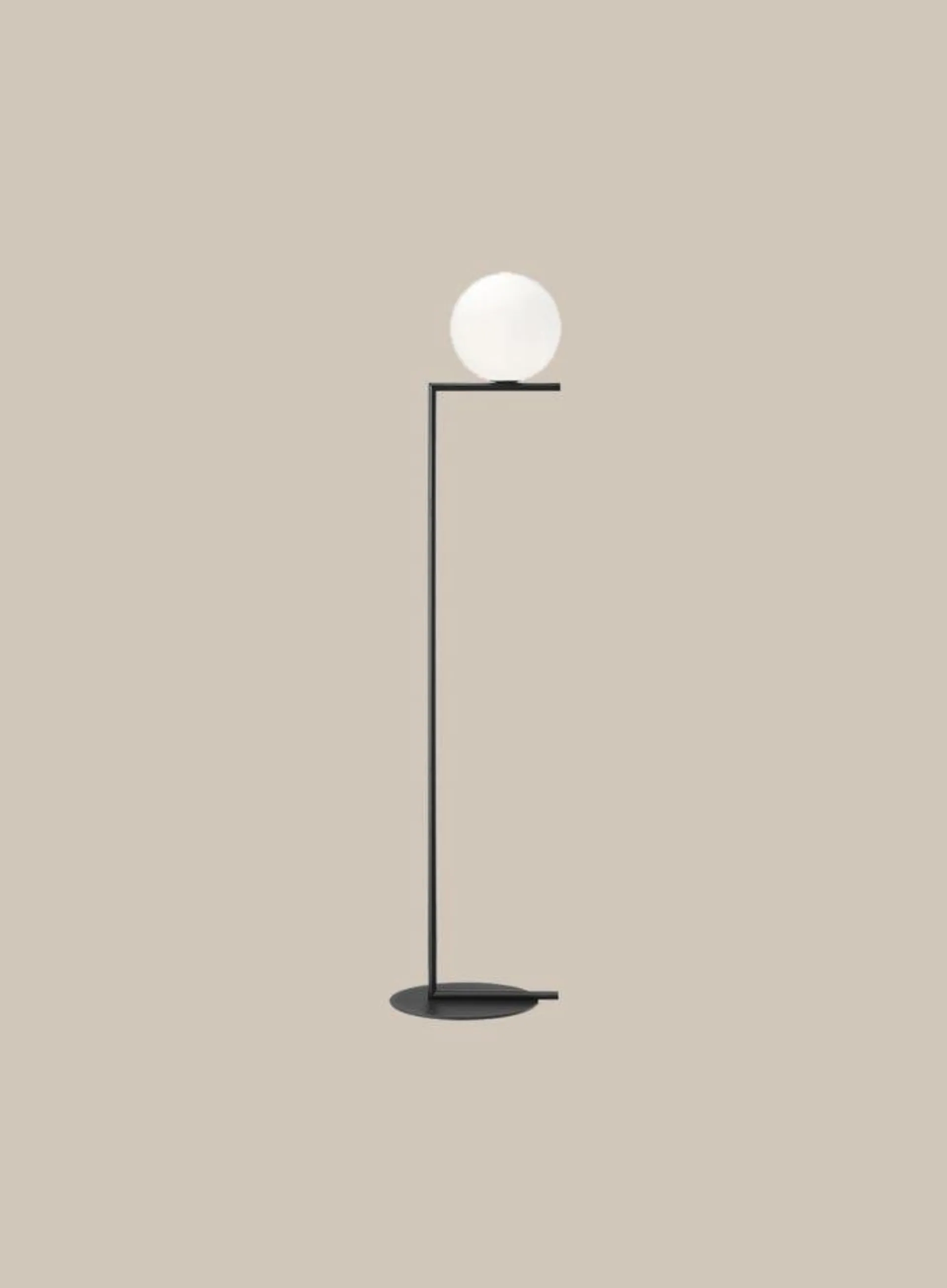IC F1 gulvlampe H135 - sort