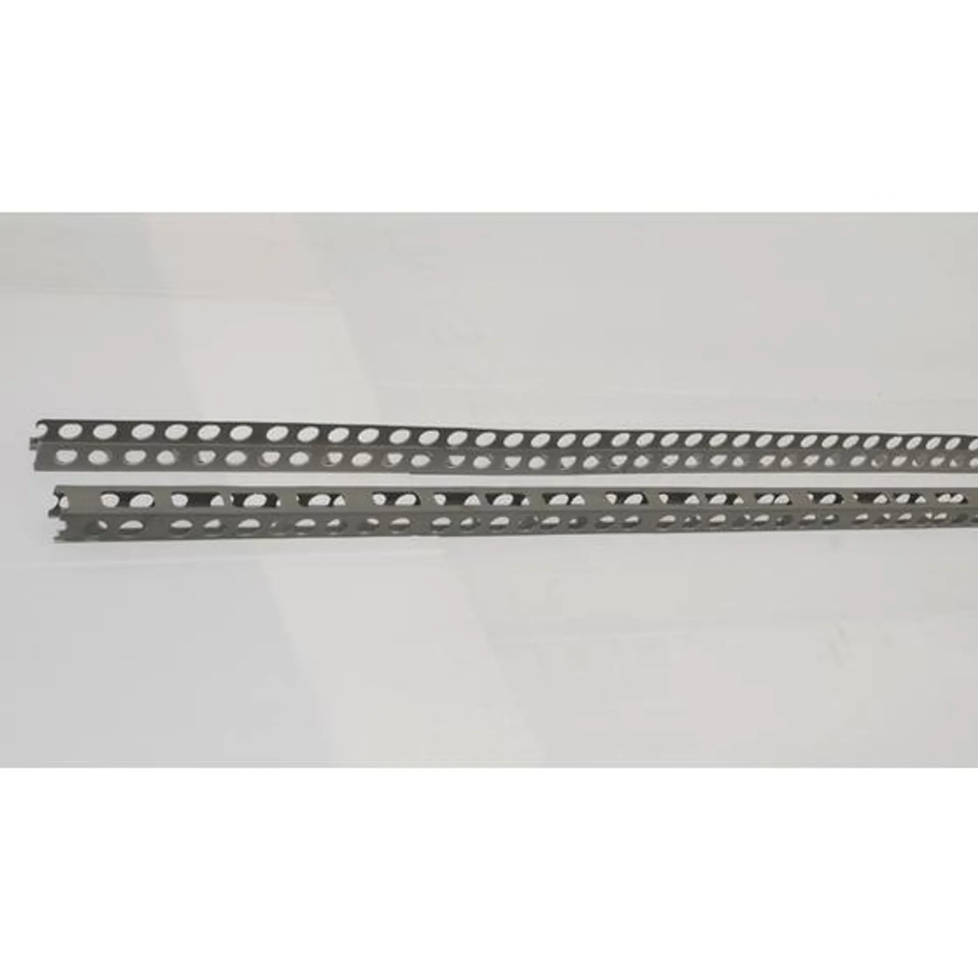 AVSTANDSKANAL I PLAST 40X2000 MM