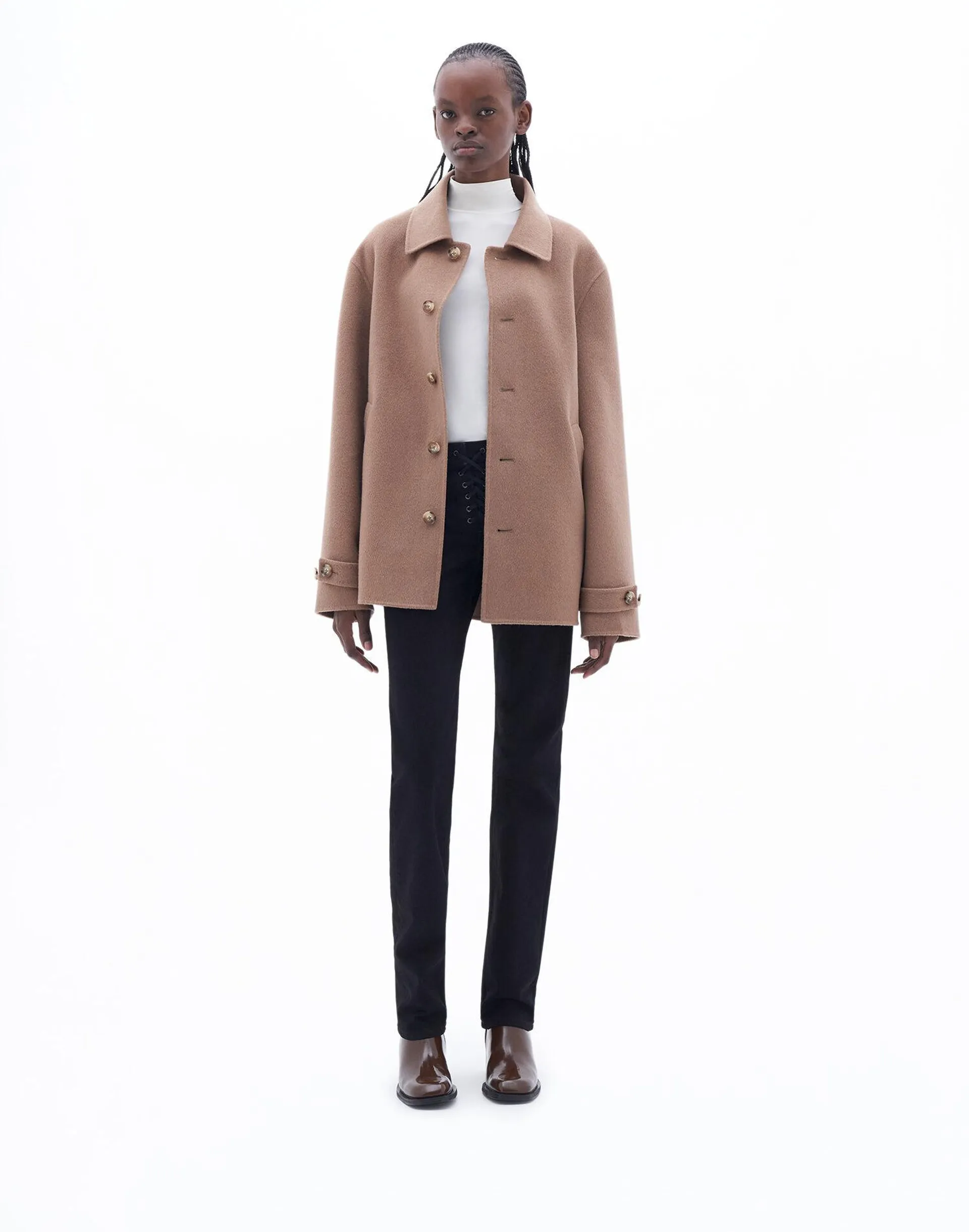 Lightweight cabin style jacket in double-faced brushed merino wool and cashmere.