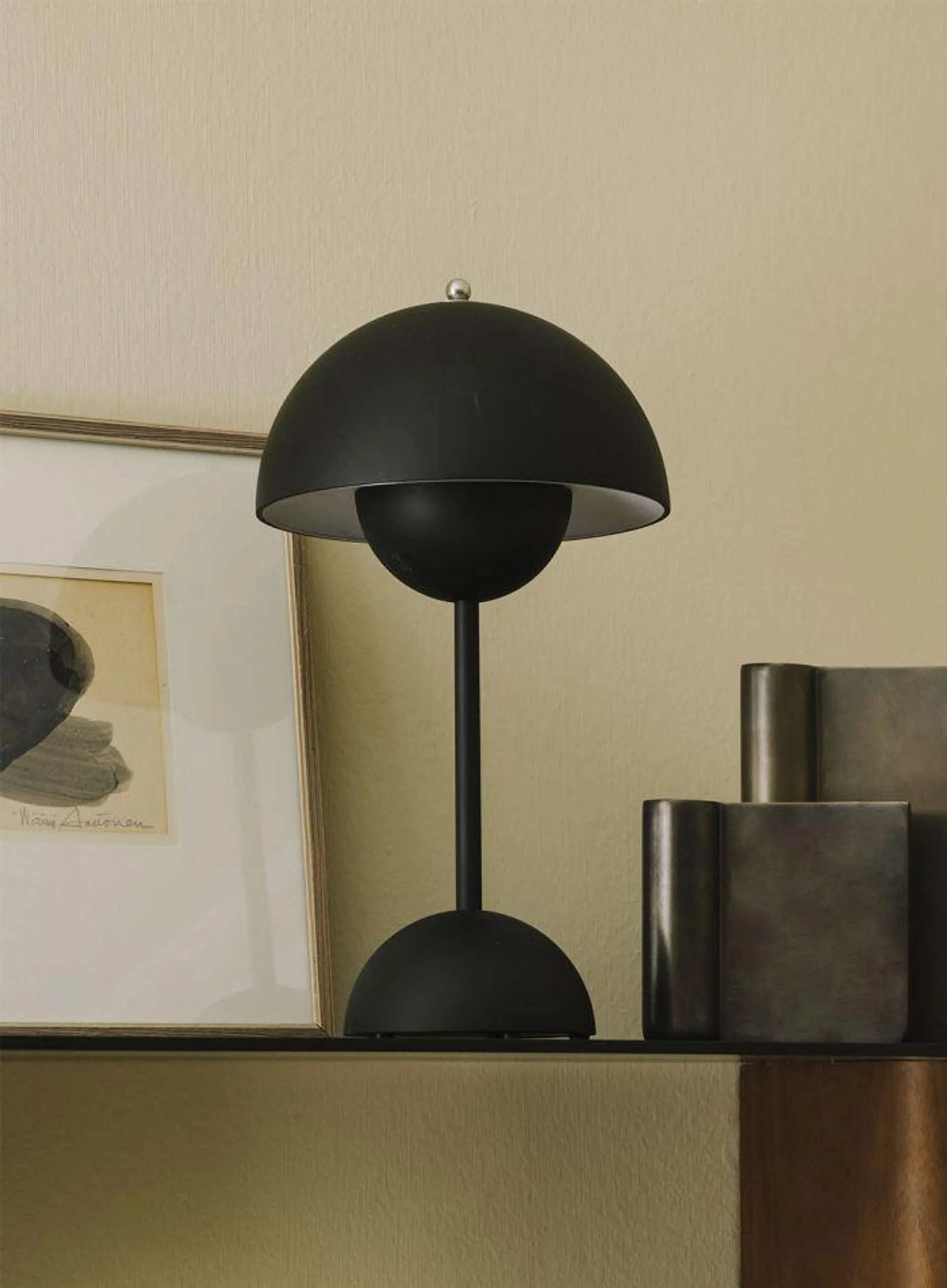 Flowerpot VP9 oppladbar bordlampe H30 - matt sort