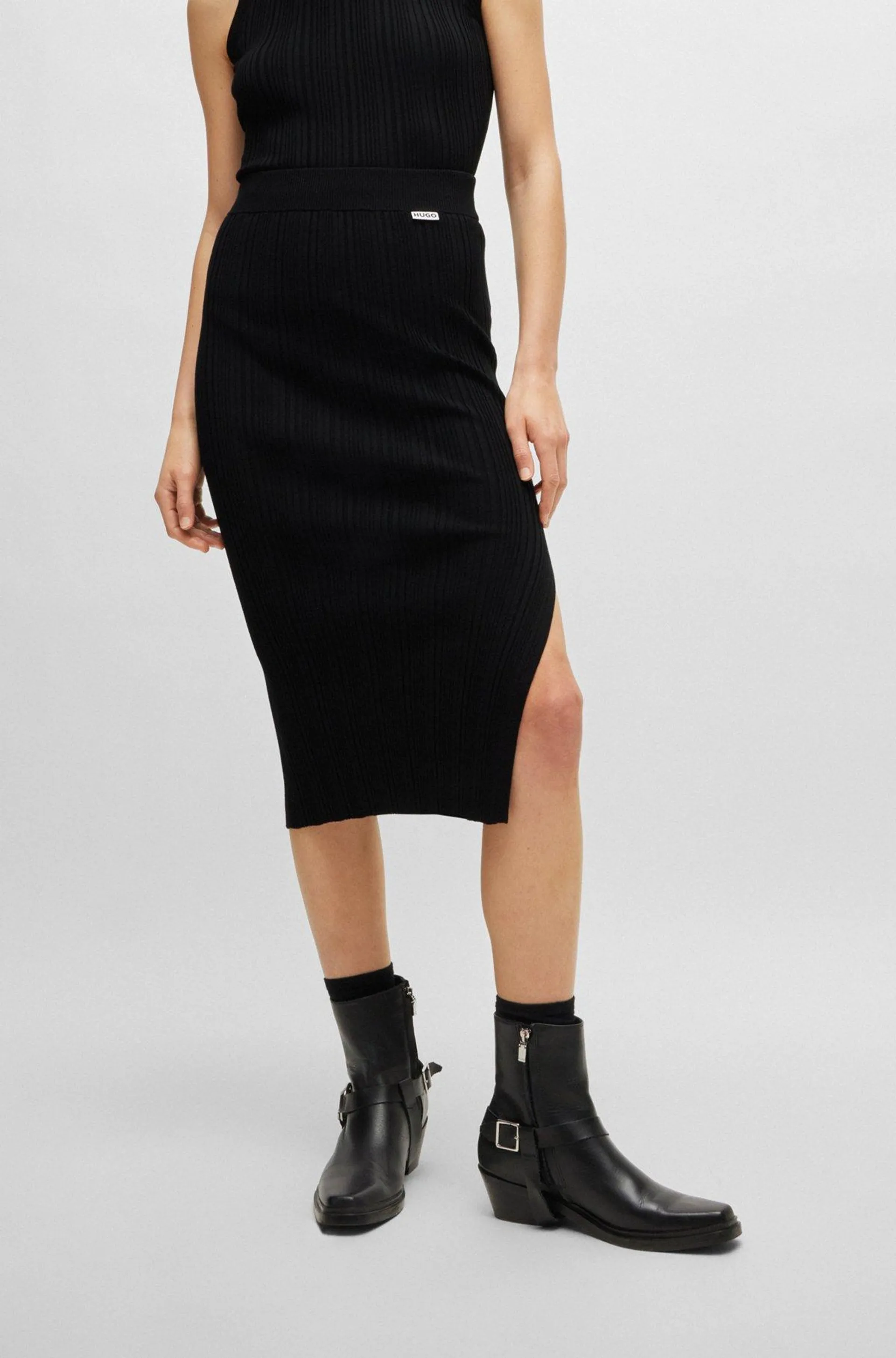 Slim-fit tube skirt with irregular ribbed structure