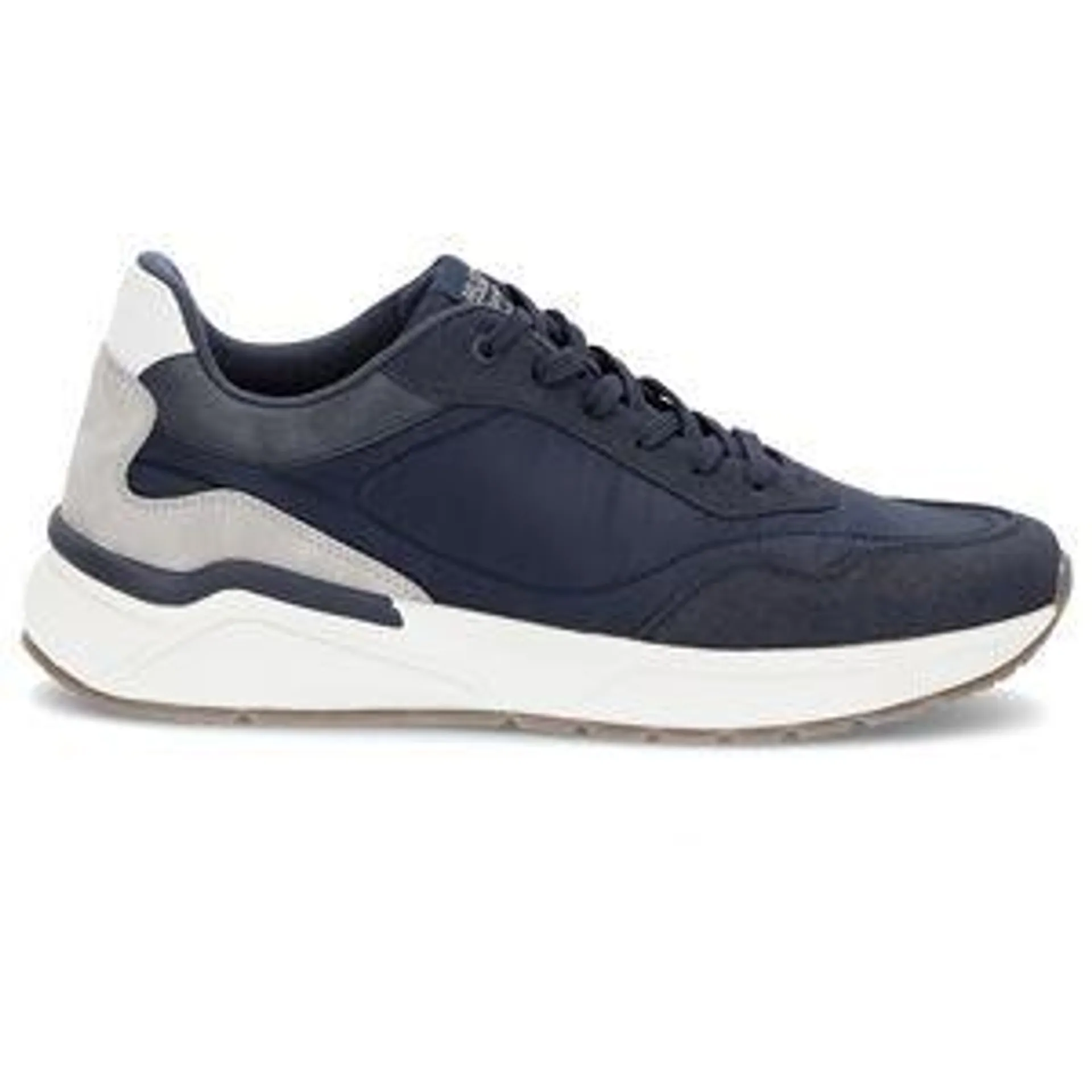 Sporty sneaker