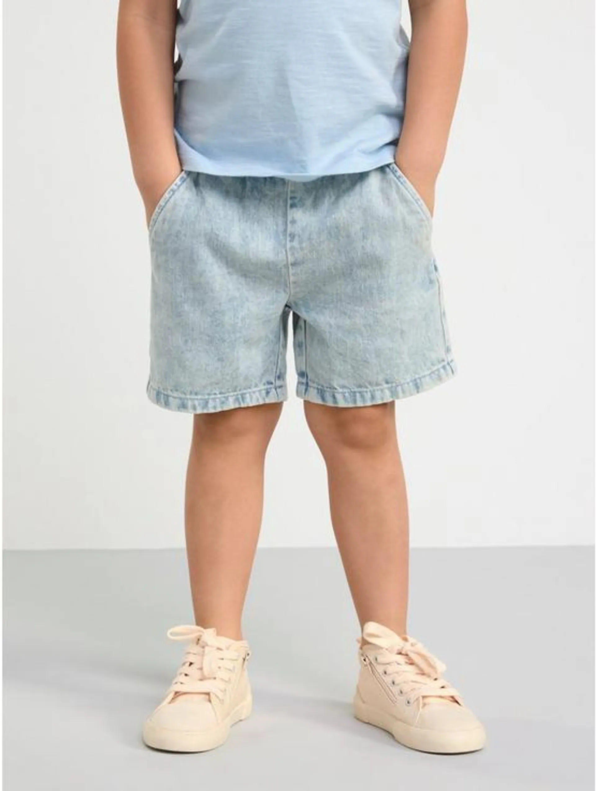 Rette SVEN-denimshorts med normalt liv