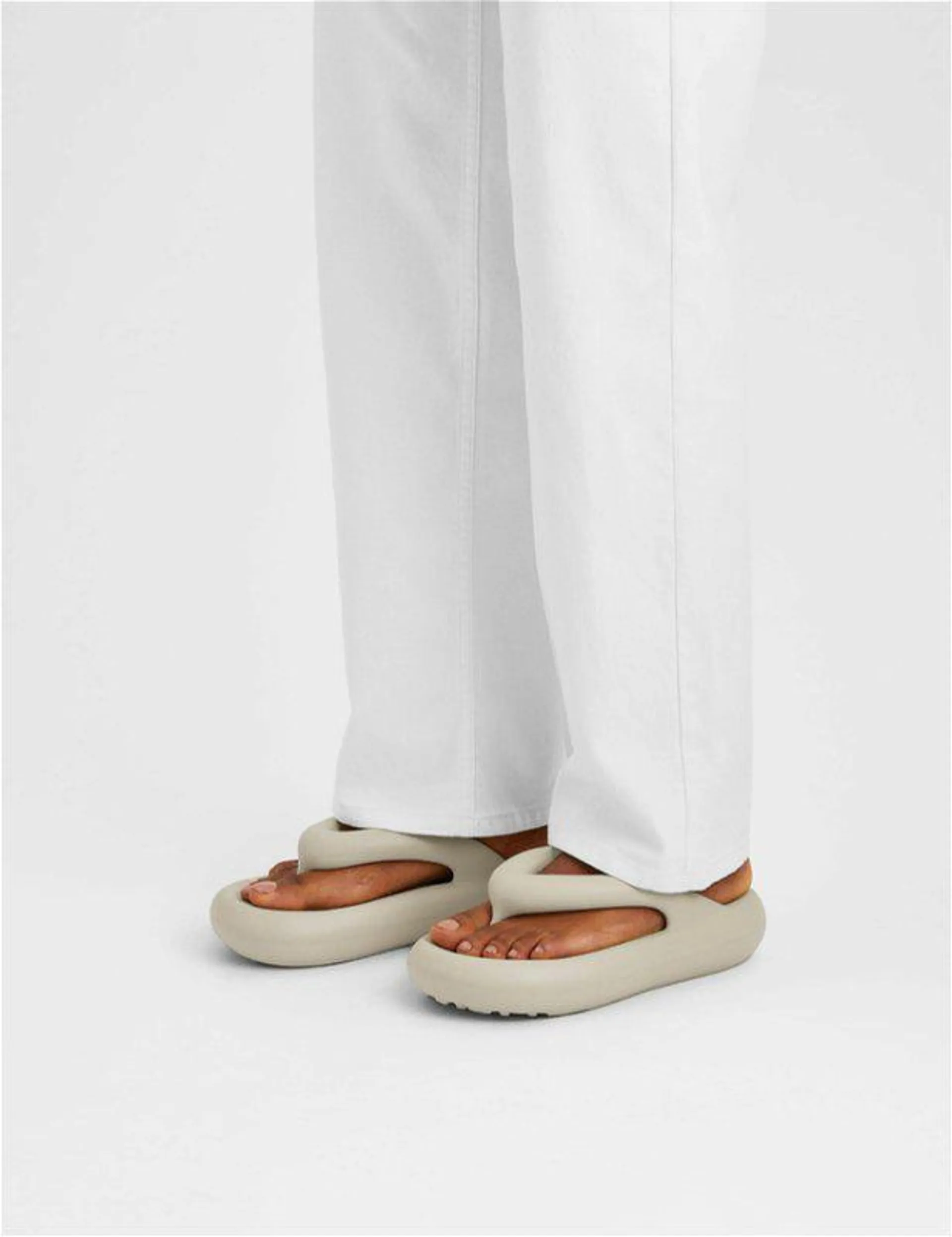 Delta Sandal Beige