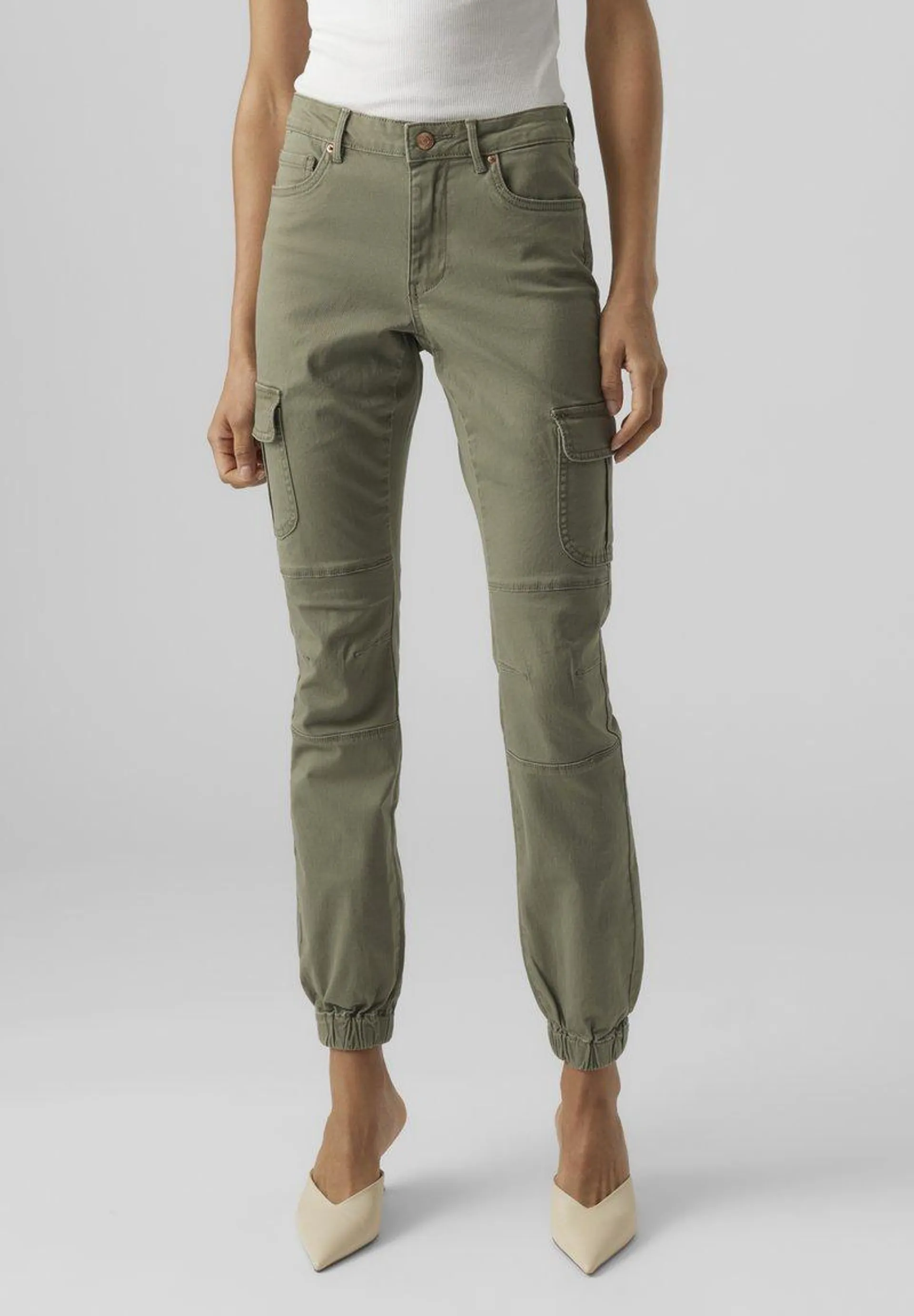 VMIVY ANKLE - Cargo trousers - ivy green