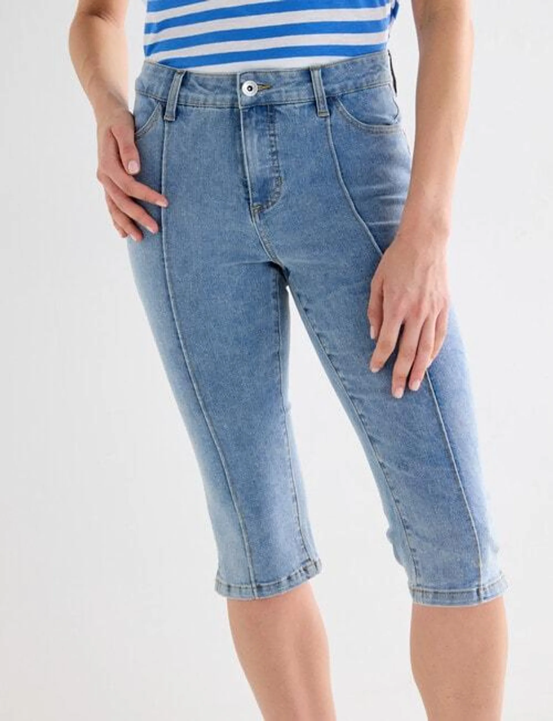 Denim Republic Pintuck Capri Jean, Light Wash