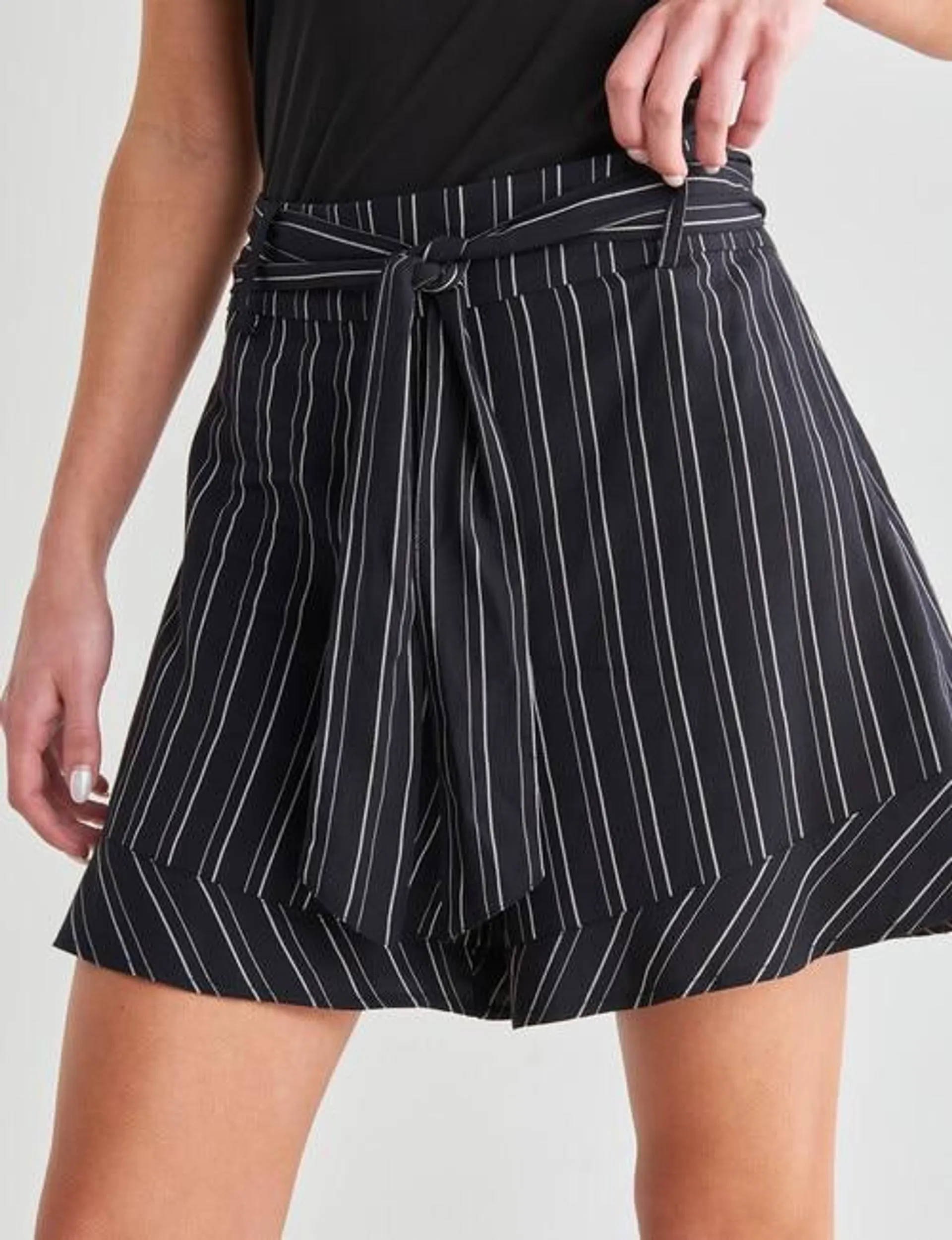 State of play Odette Ruffle Short, Black & Bone