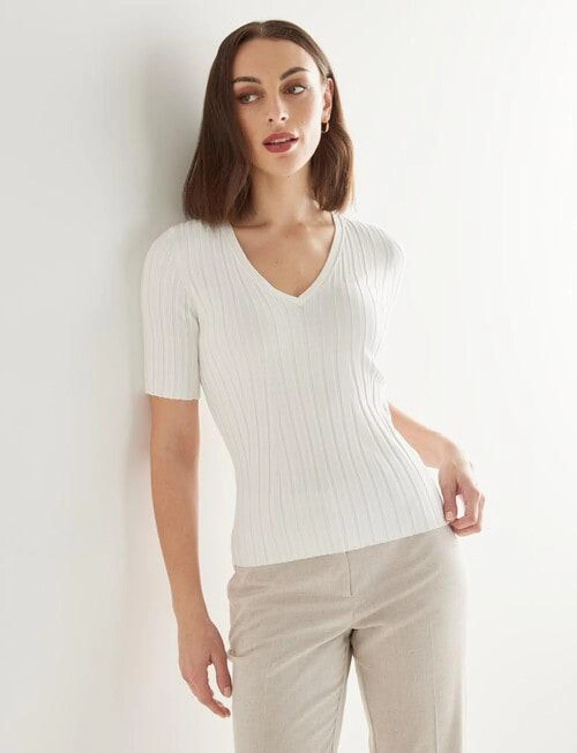 Oliver Black Short Sleeve V-Neck Rib Top, Ivory