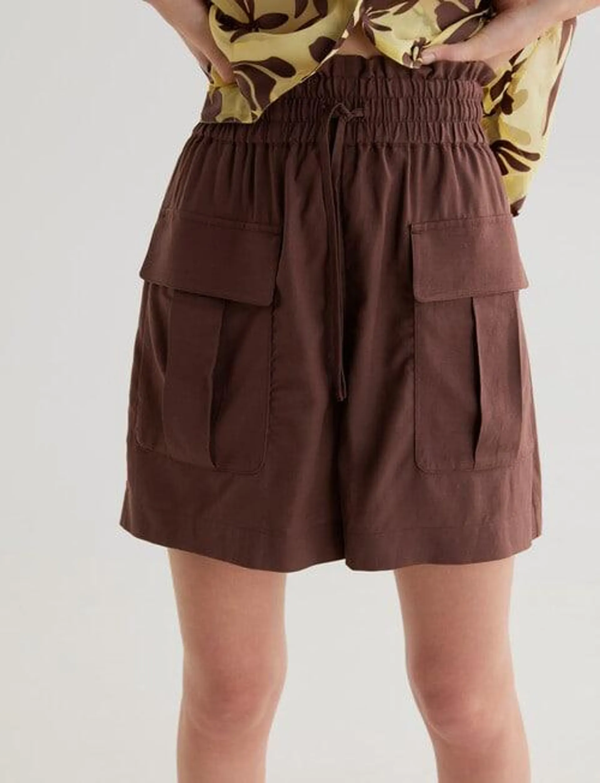 Mineral Aya Utility Short, Chocolate