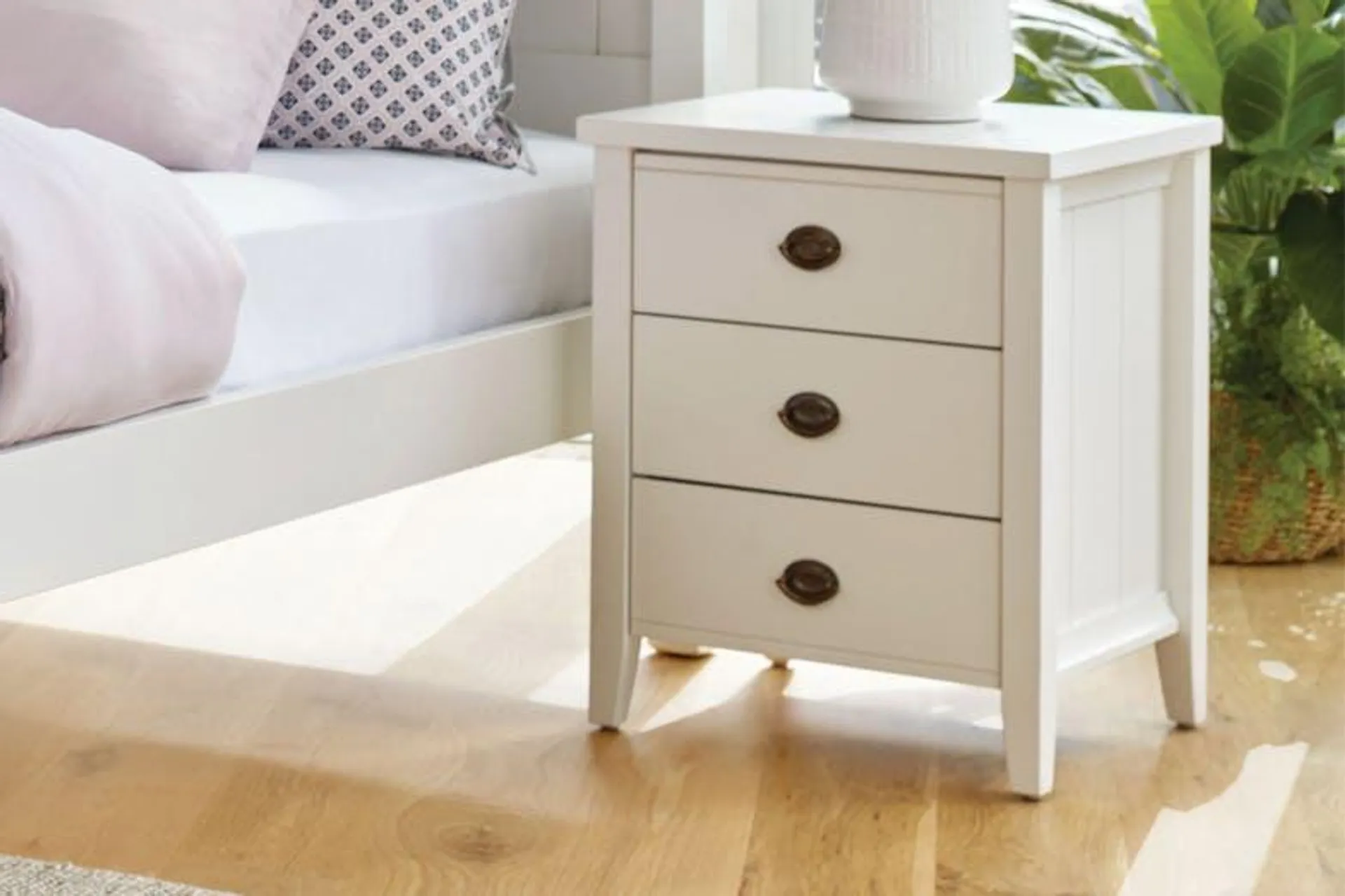 La Resta 3 Drawer Bedside