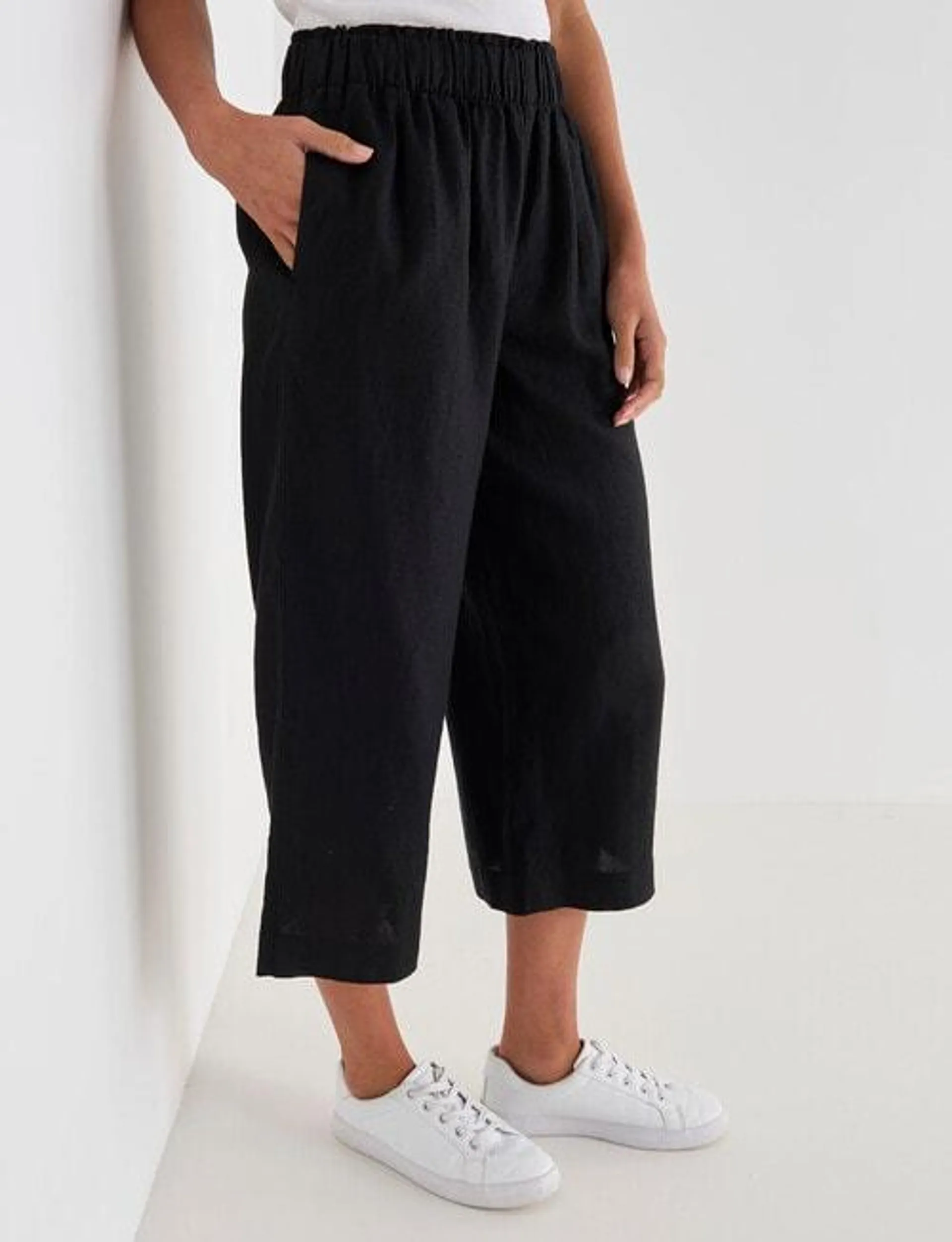 Zest Essential Linen Crop Pant, Black