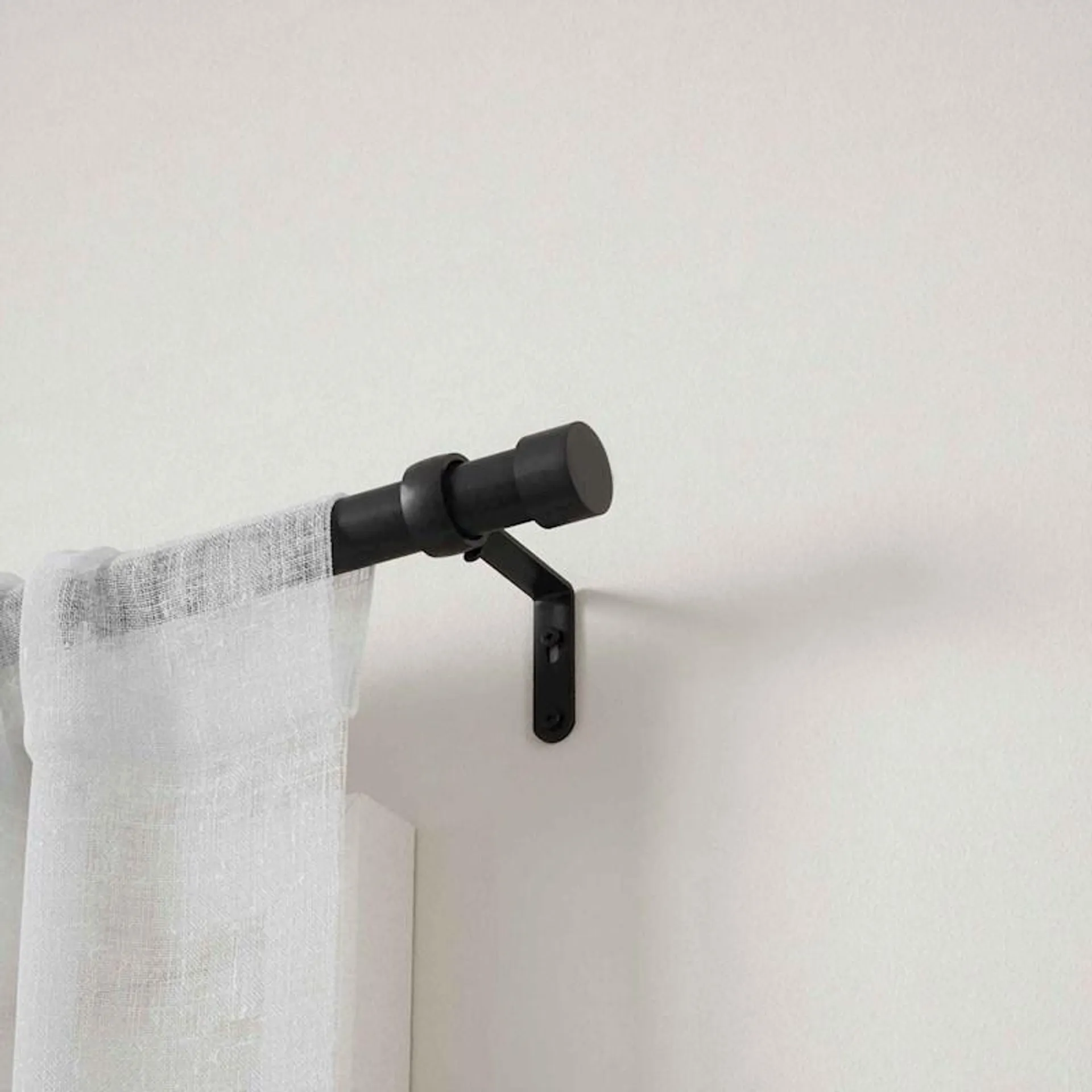 Umbra Cappa Curtain Rod Single Matte Black