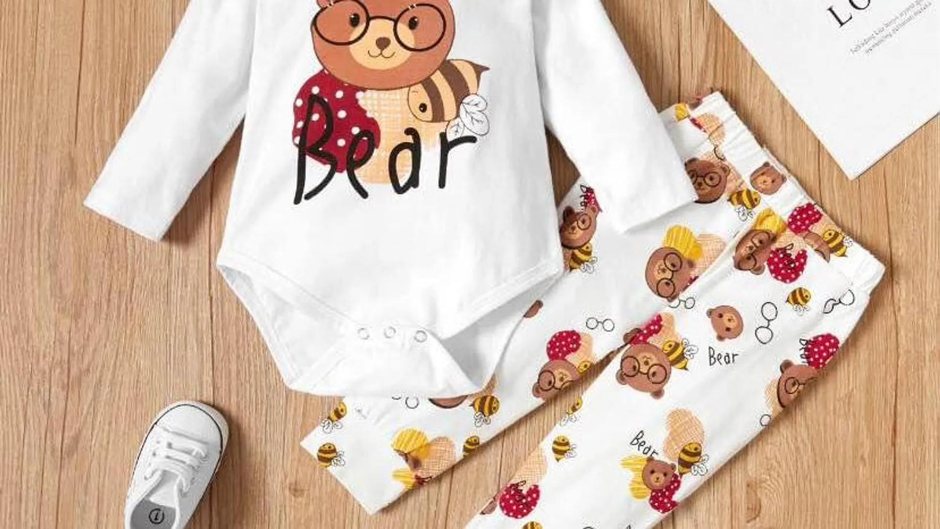 2pcs Baby Cartoon Bear and Letter Print Romper and Trouser set