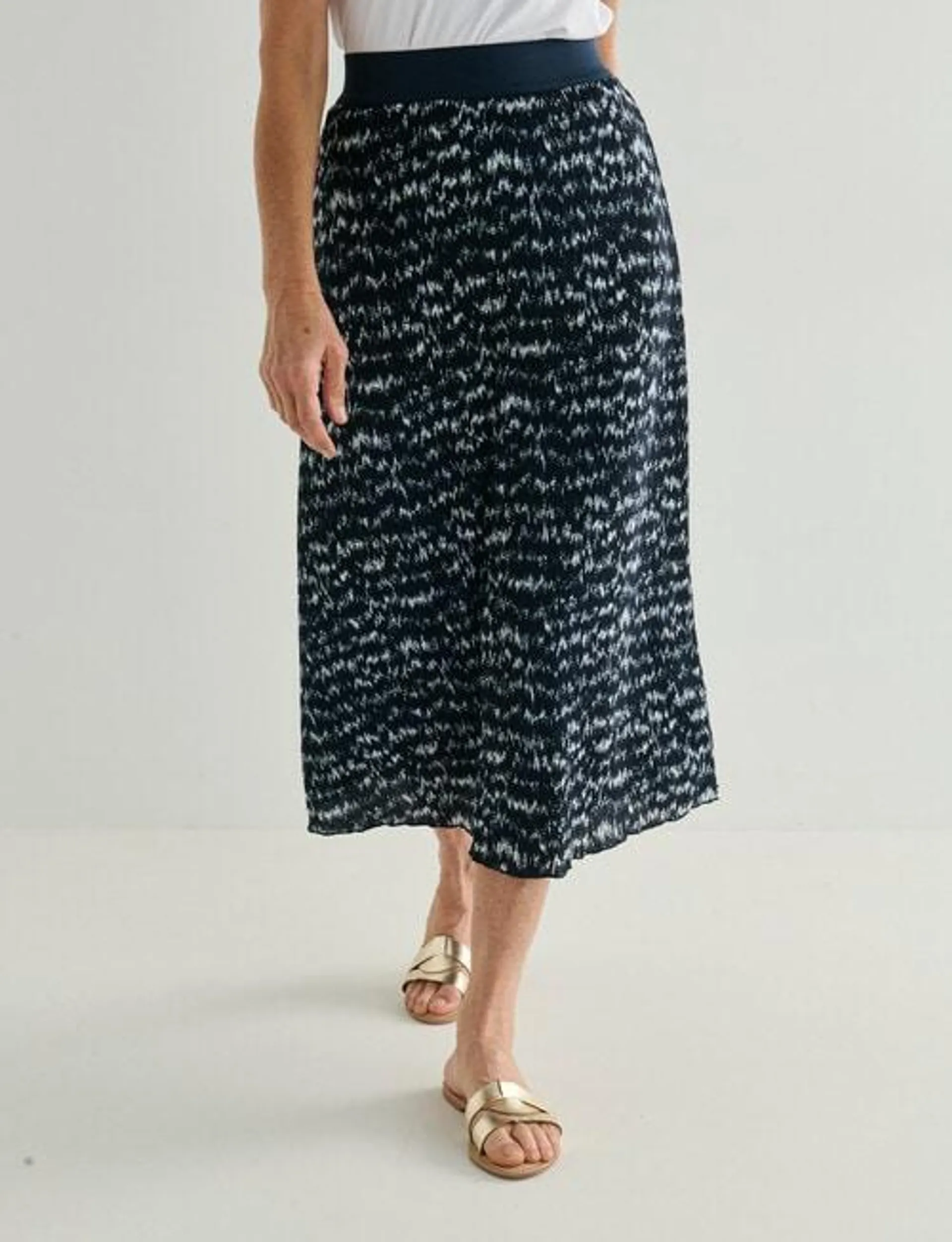 Ella J Crinkle Skirt, Navy & White