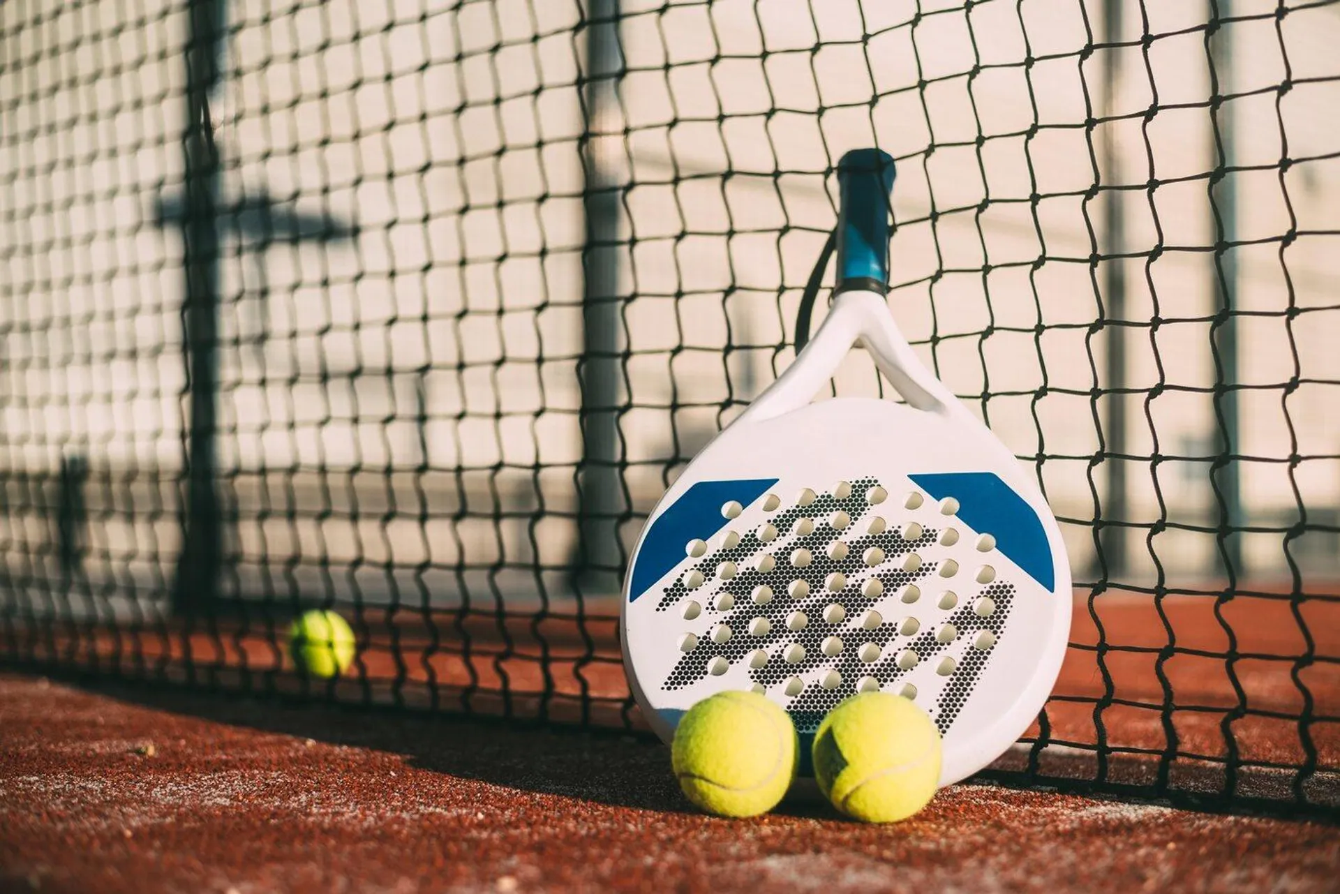 Pádel: los 3 consejos clave para empezar en el nuevo deporte de moda