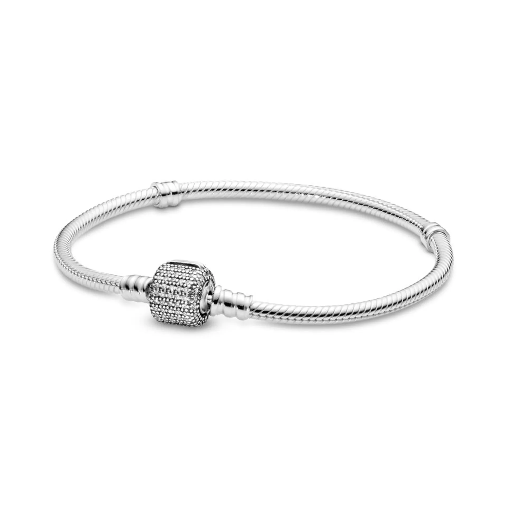 Brazalete Pandora Moments cadena de serpiente con broche de pavé centelleante