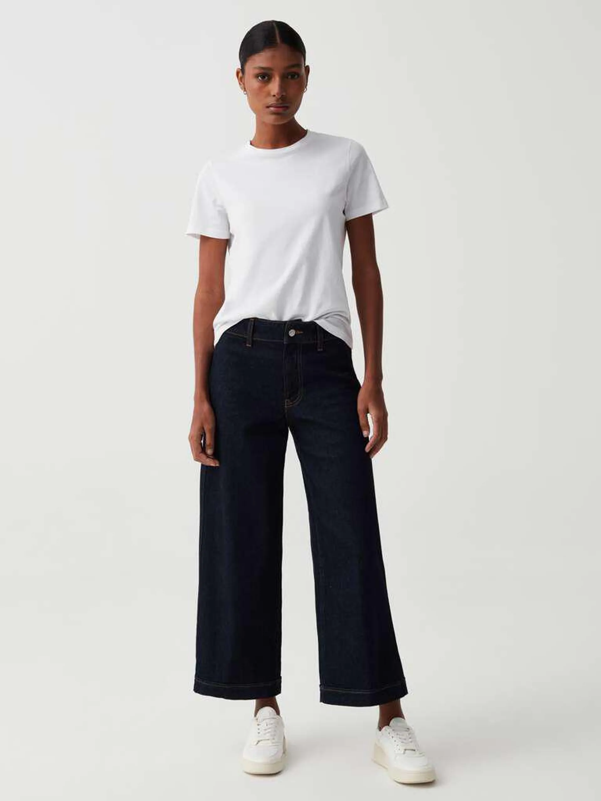 Dark Wash Wide-leg cropped jeans with turn-ups