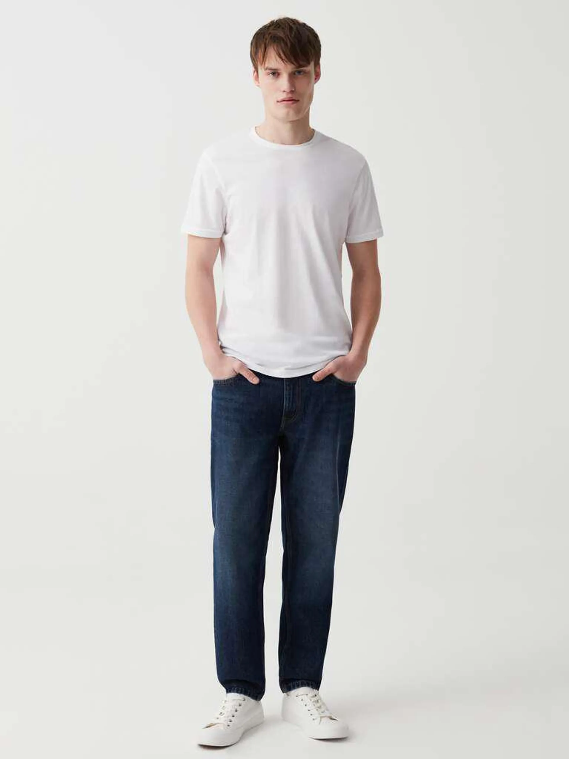 Dark Wash Relaxed-fit jeans with five pockets