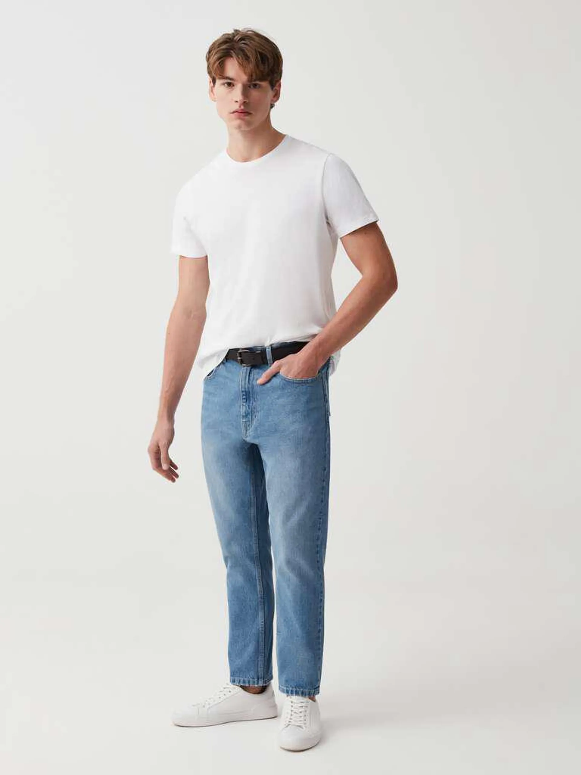 Light Wash Carrot-fit jeans with fading