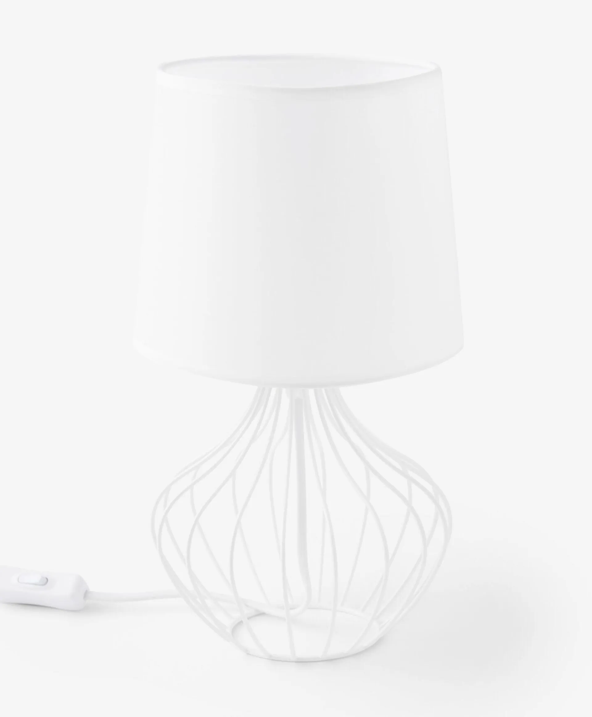 Metalowa lampa z białym kloszem