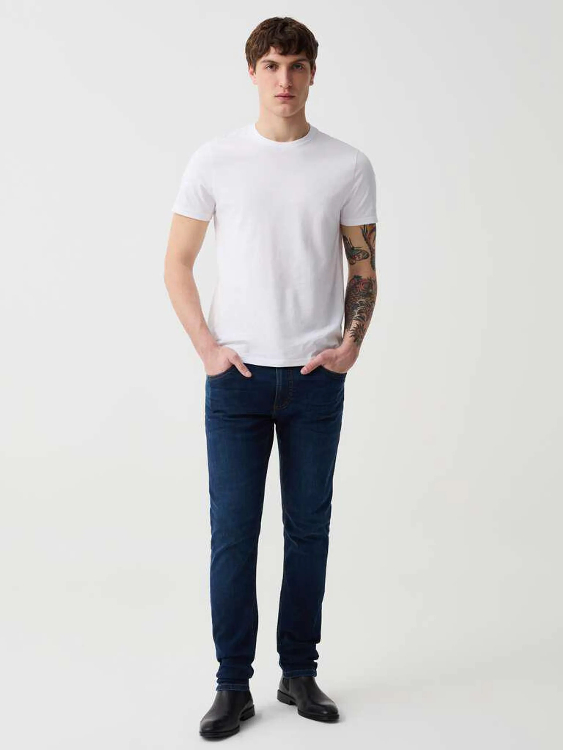 Dark Wash Slim-fit jeans with five pockets