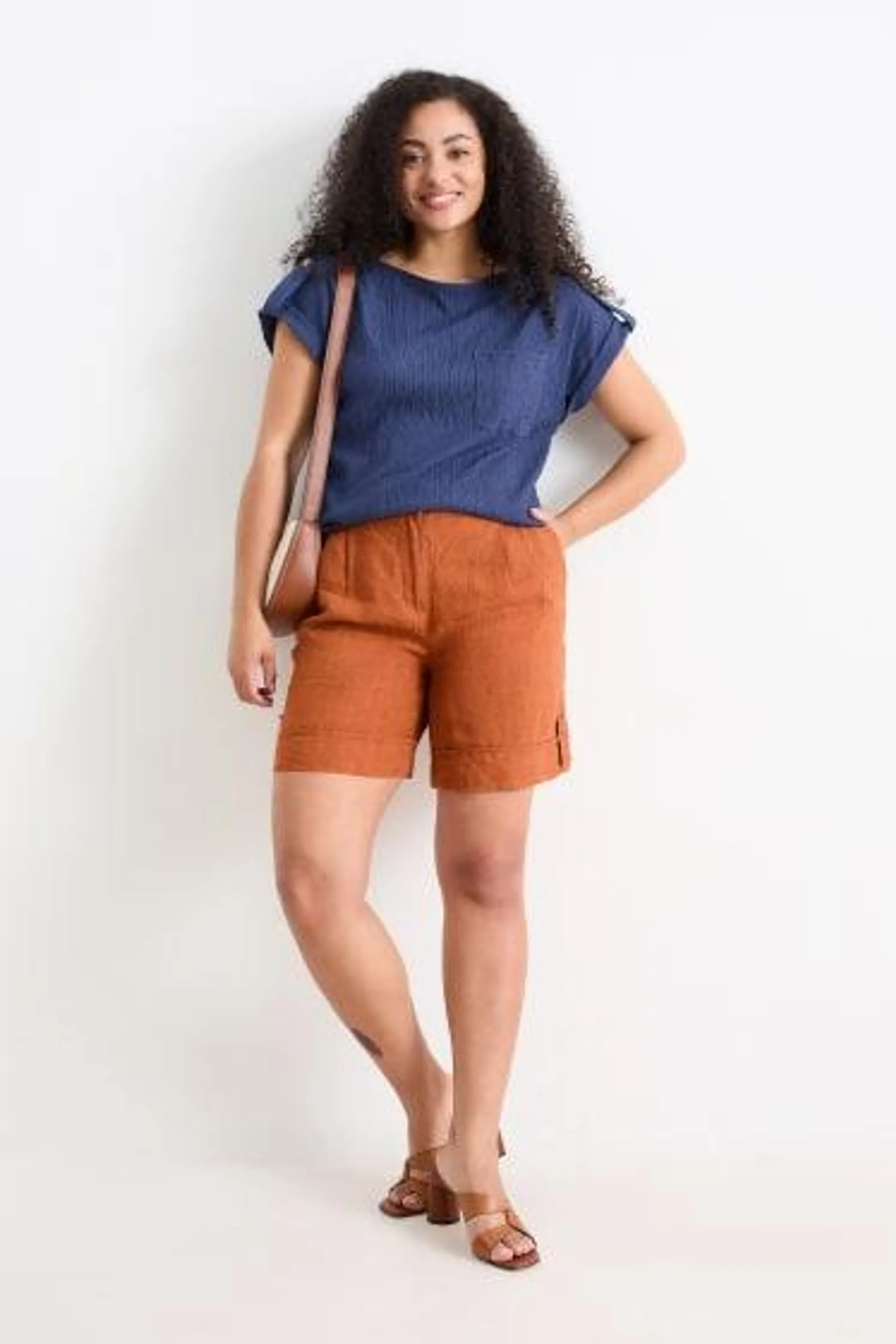 Linen shorts - mid-rise waist