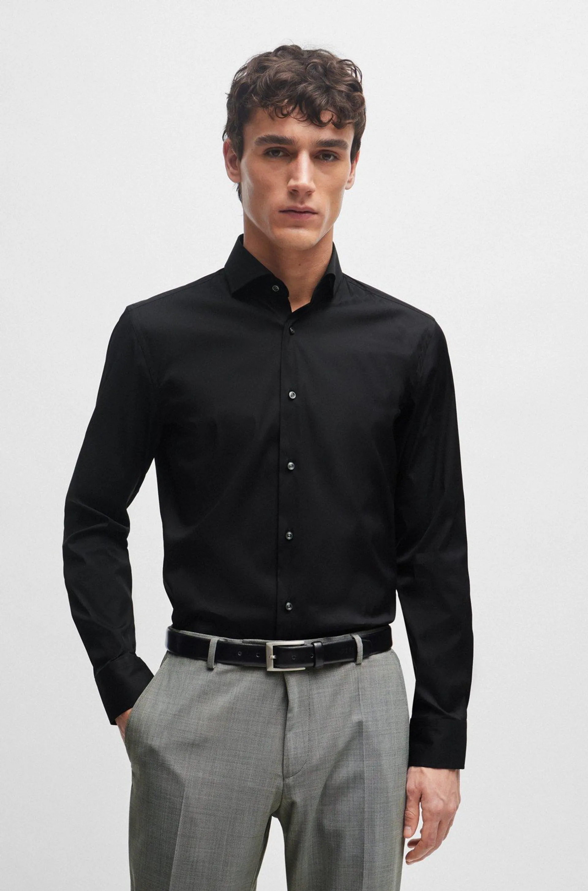 Camisa slim fit de popelín de algodón de planchado fácil