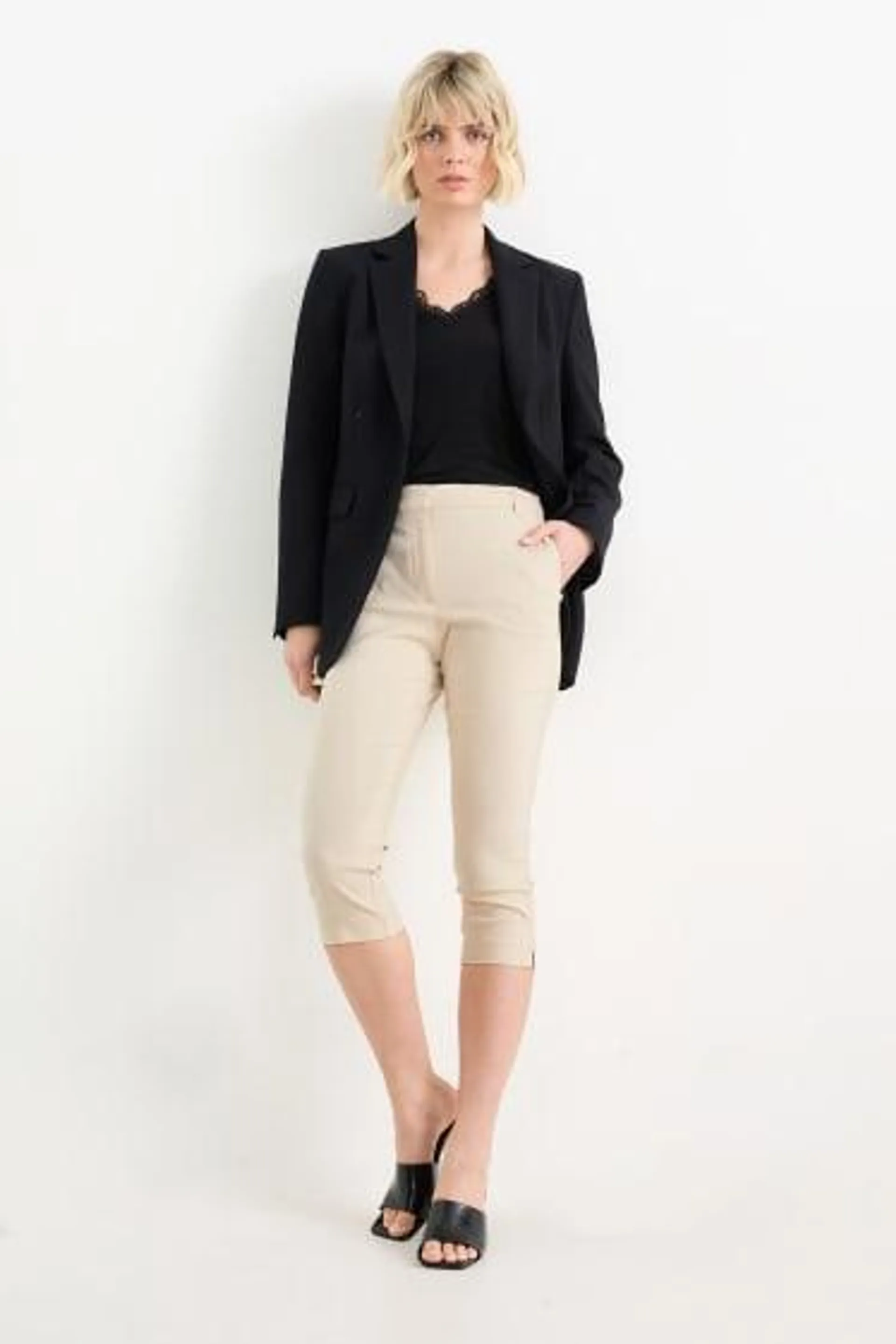 Capri trousers - mid-rise waist - slim fit