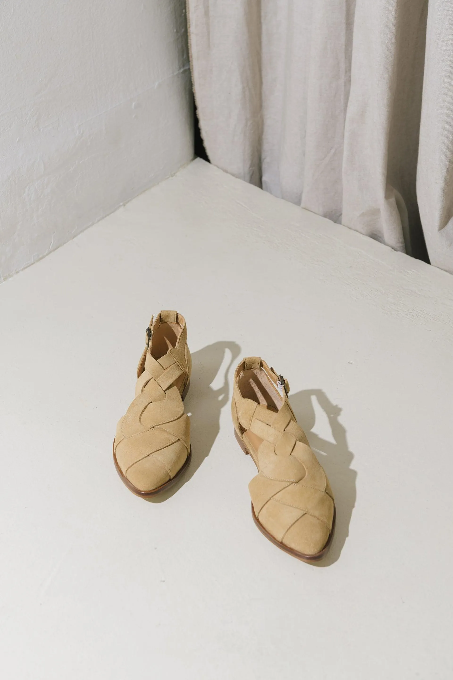 Sapatos rasos com detalhe entrançado em camurça Toupeira