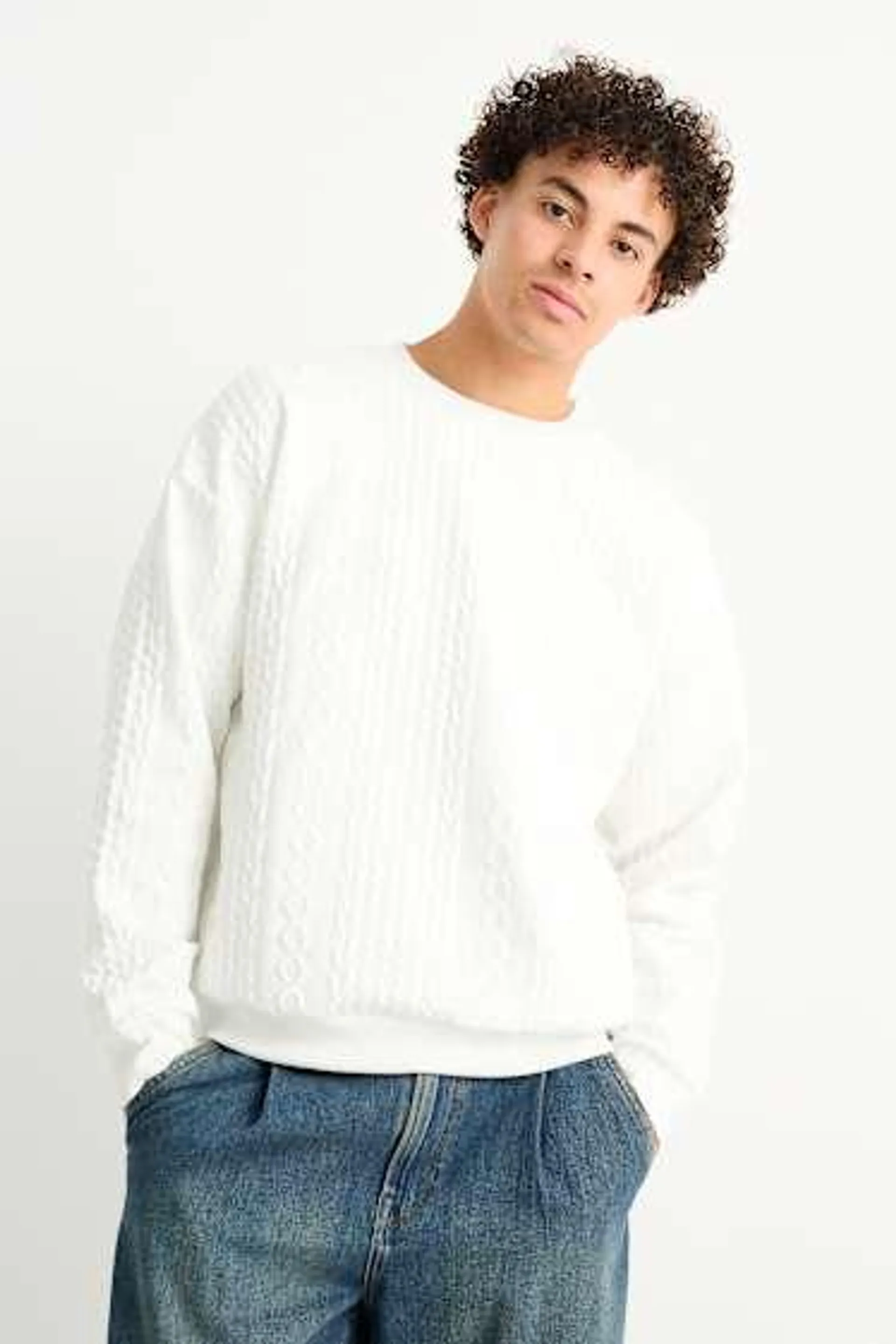 Sweatshirt - cable knit pattern