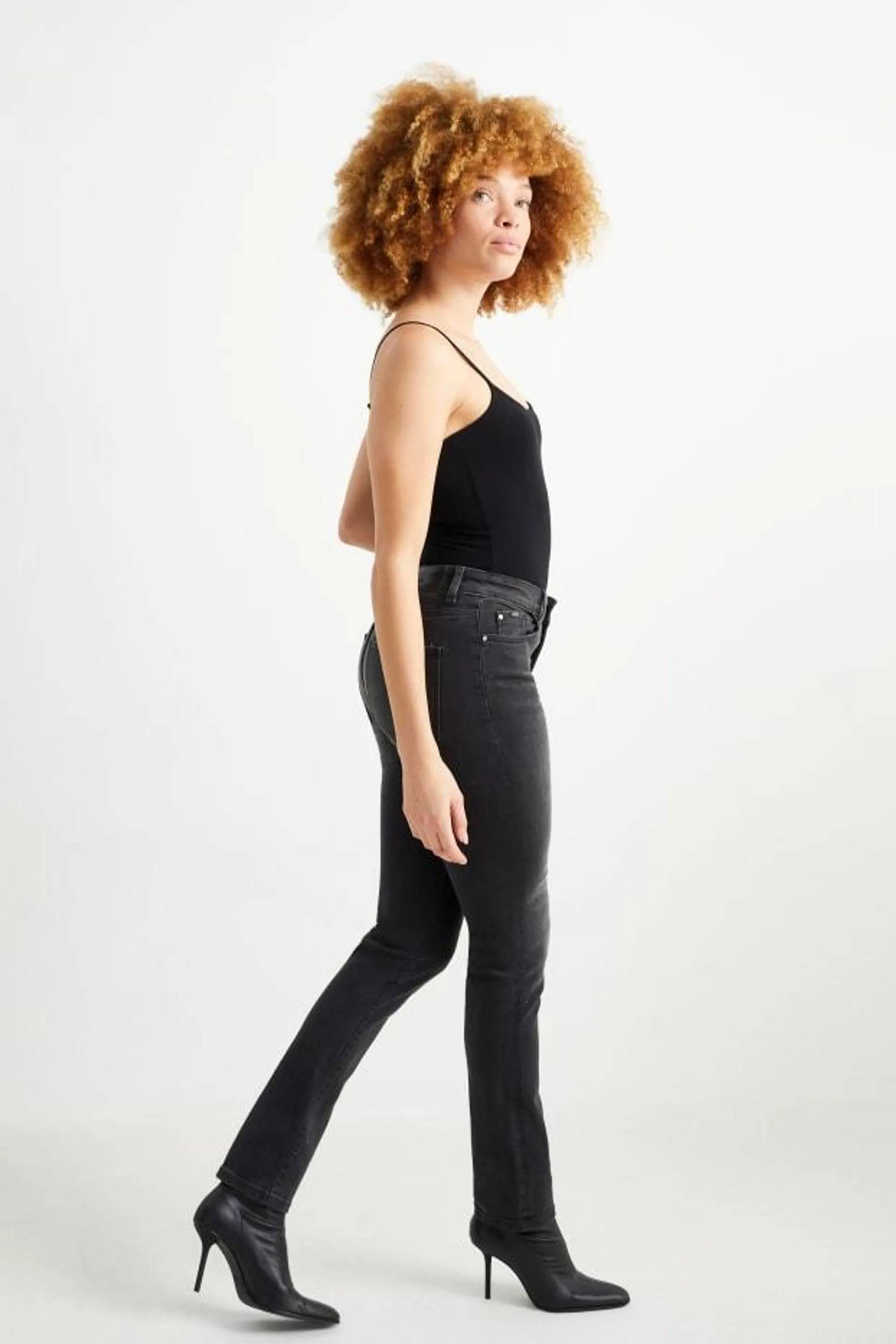 Slim jeans - mid-rise waist