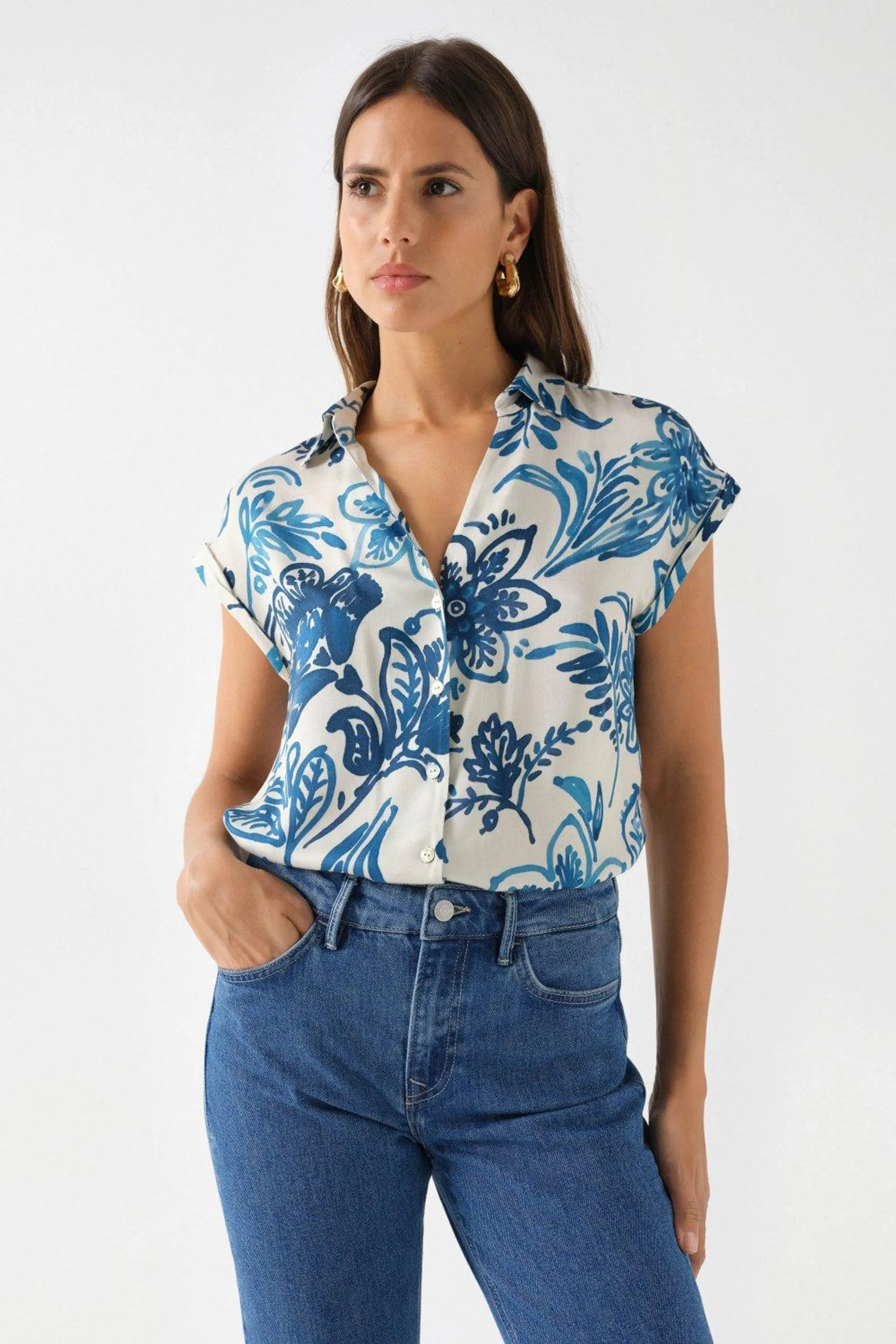 CAMISA CON ESTAMPADO FLORAL