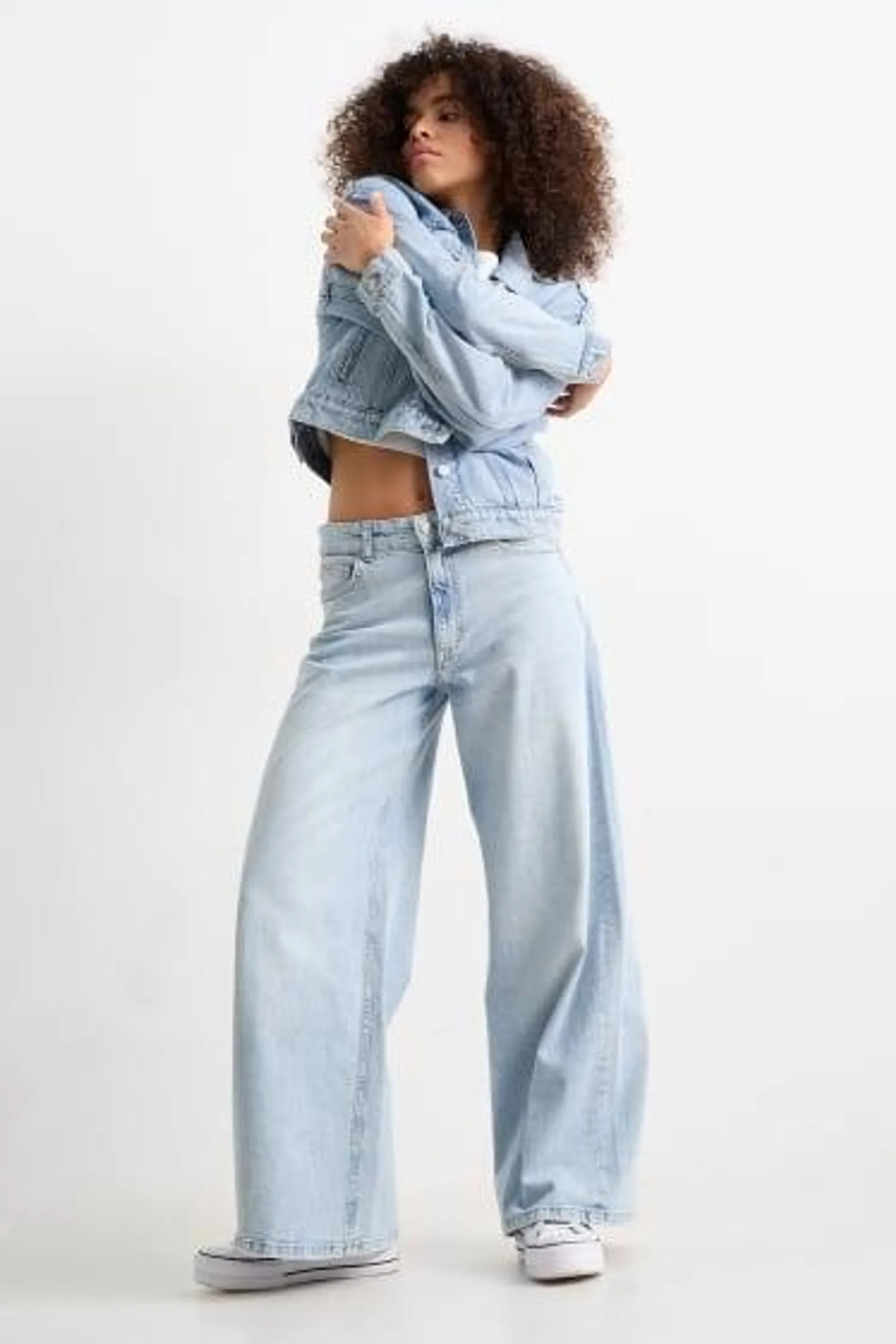 Wide leg jeans - low-rise waist