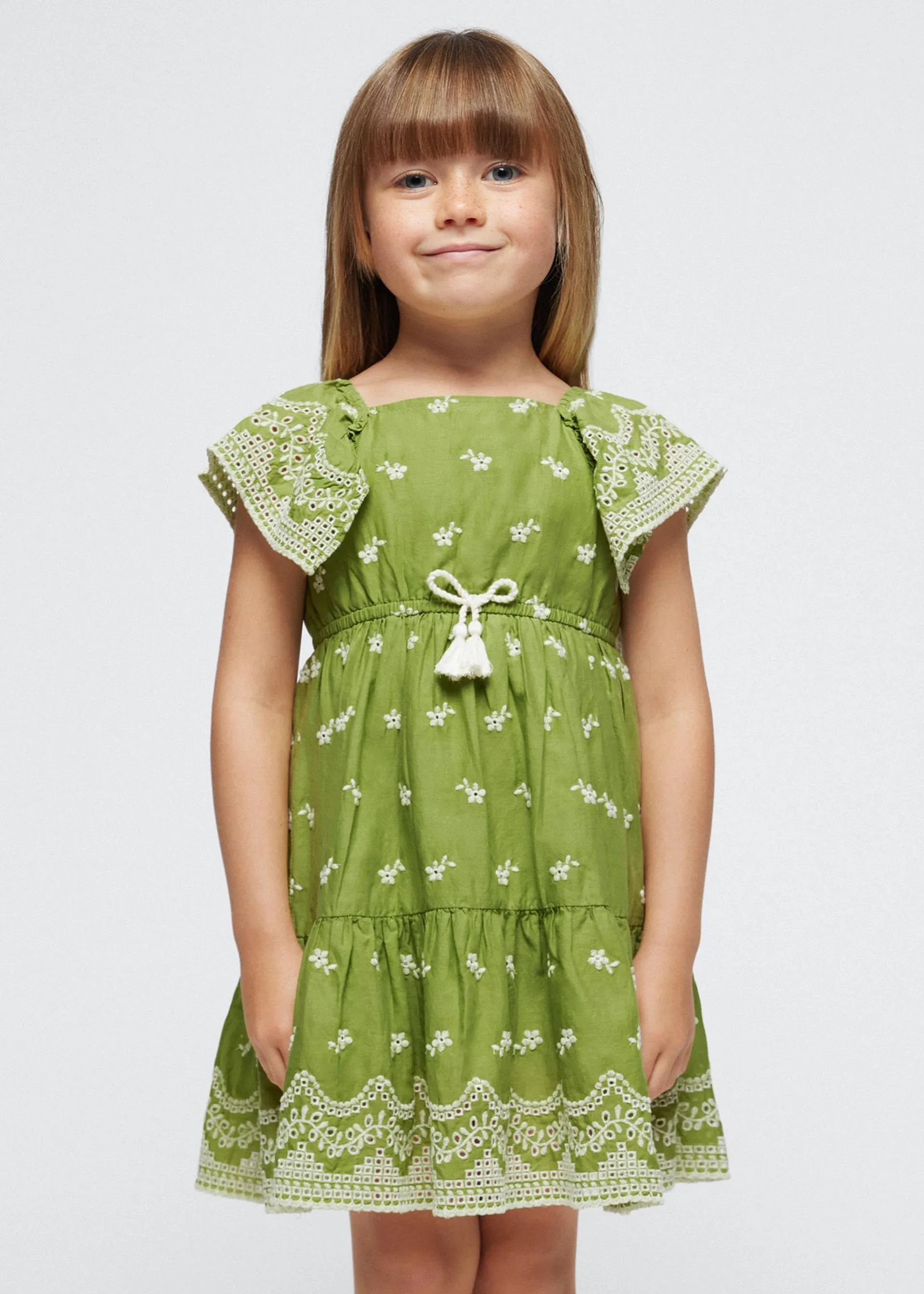 Vestido bordado menina