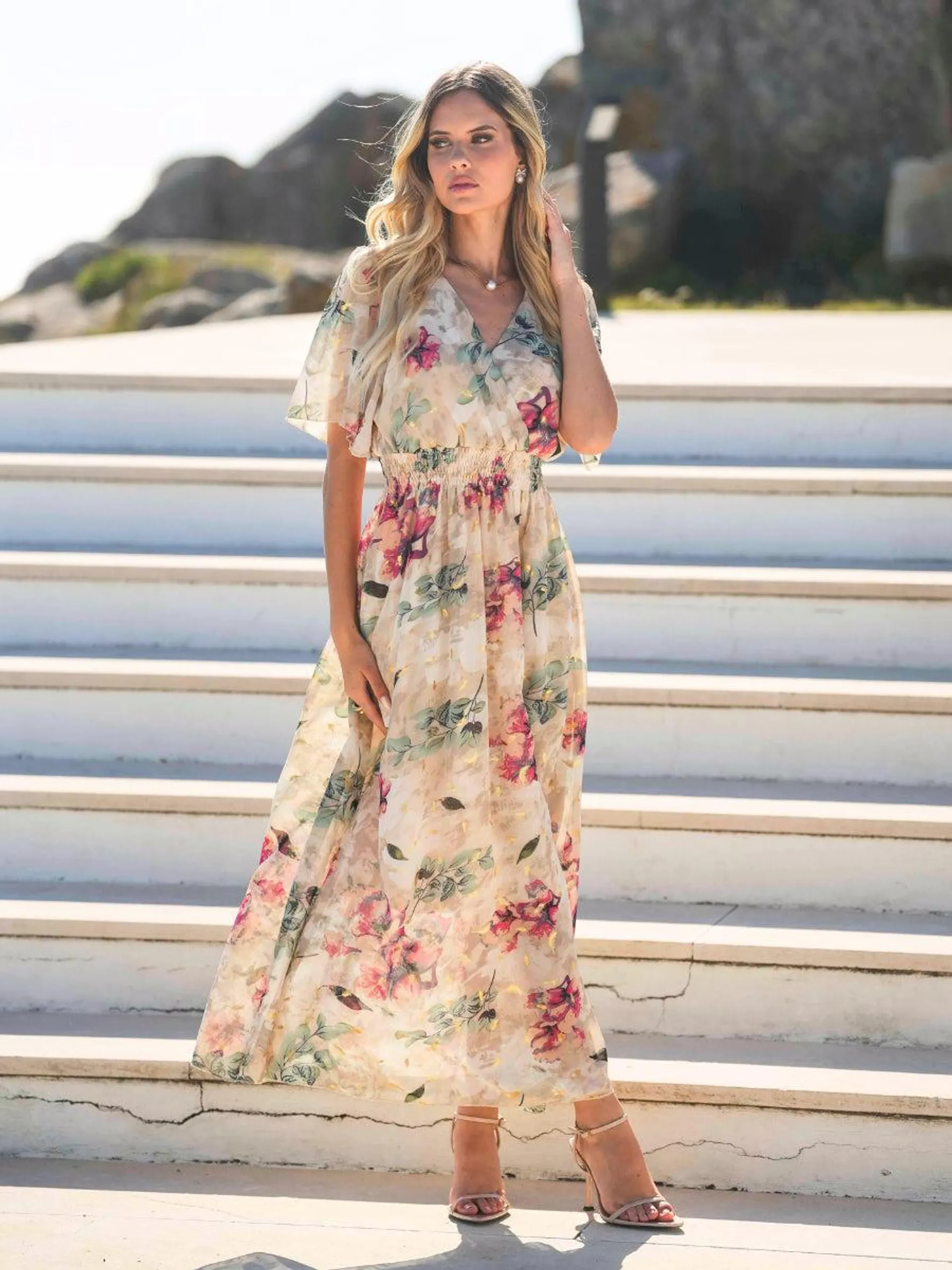 Vestido longo florido com pormenores glow