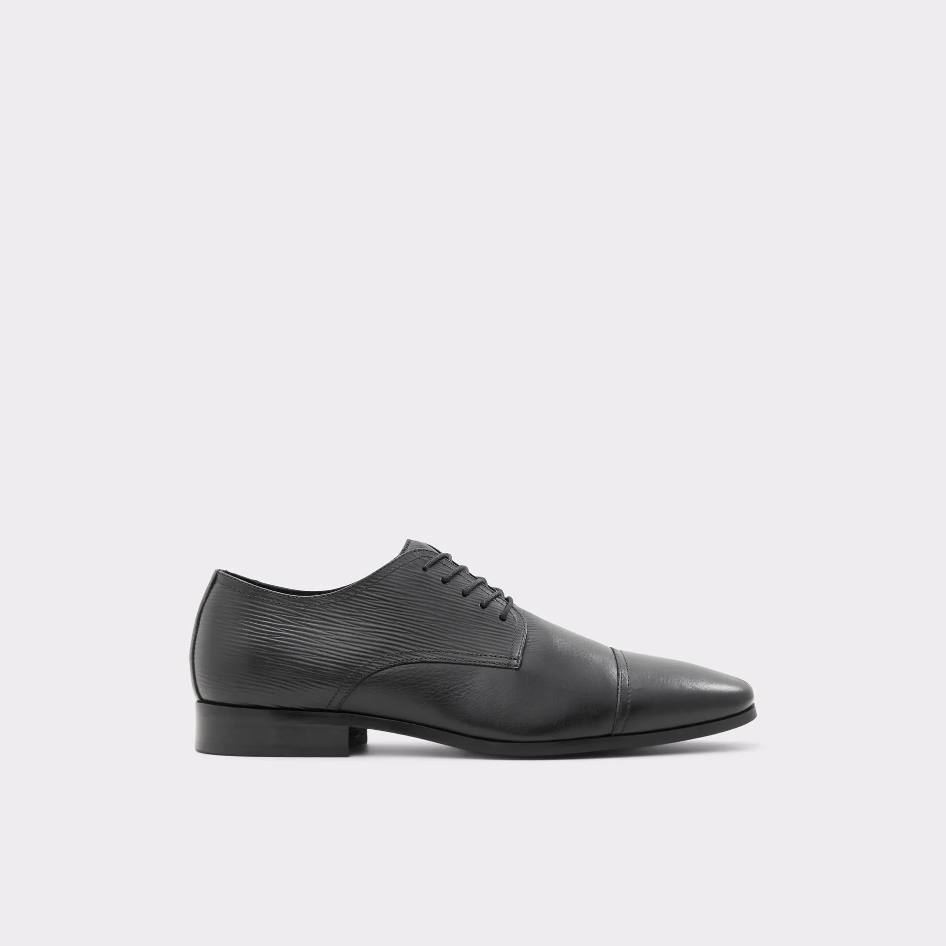 Sapatos clássicos em pele preto - CUCIROFLEX