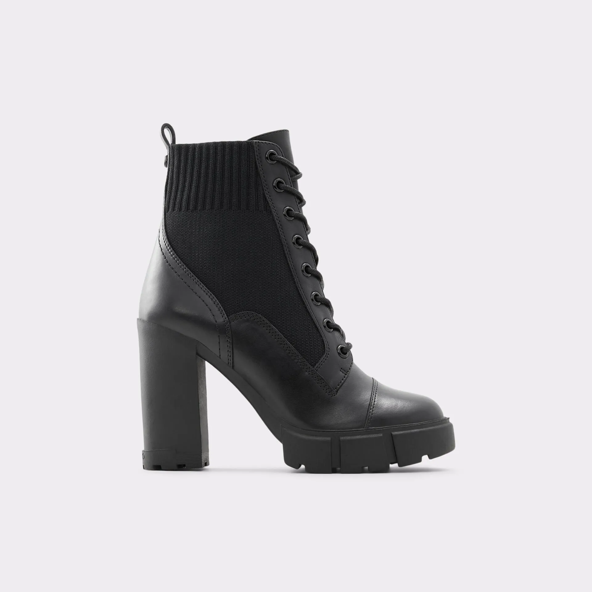 Botins em preto, salto em bloco - REBEL