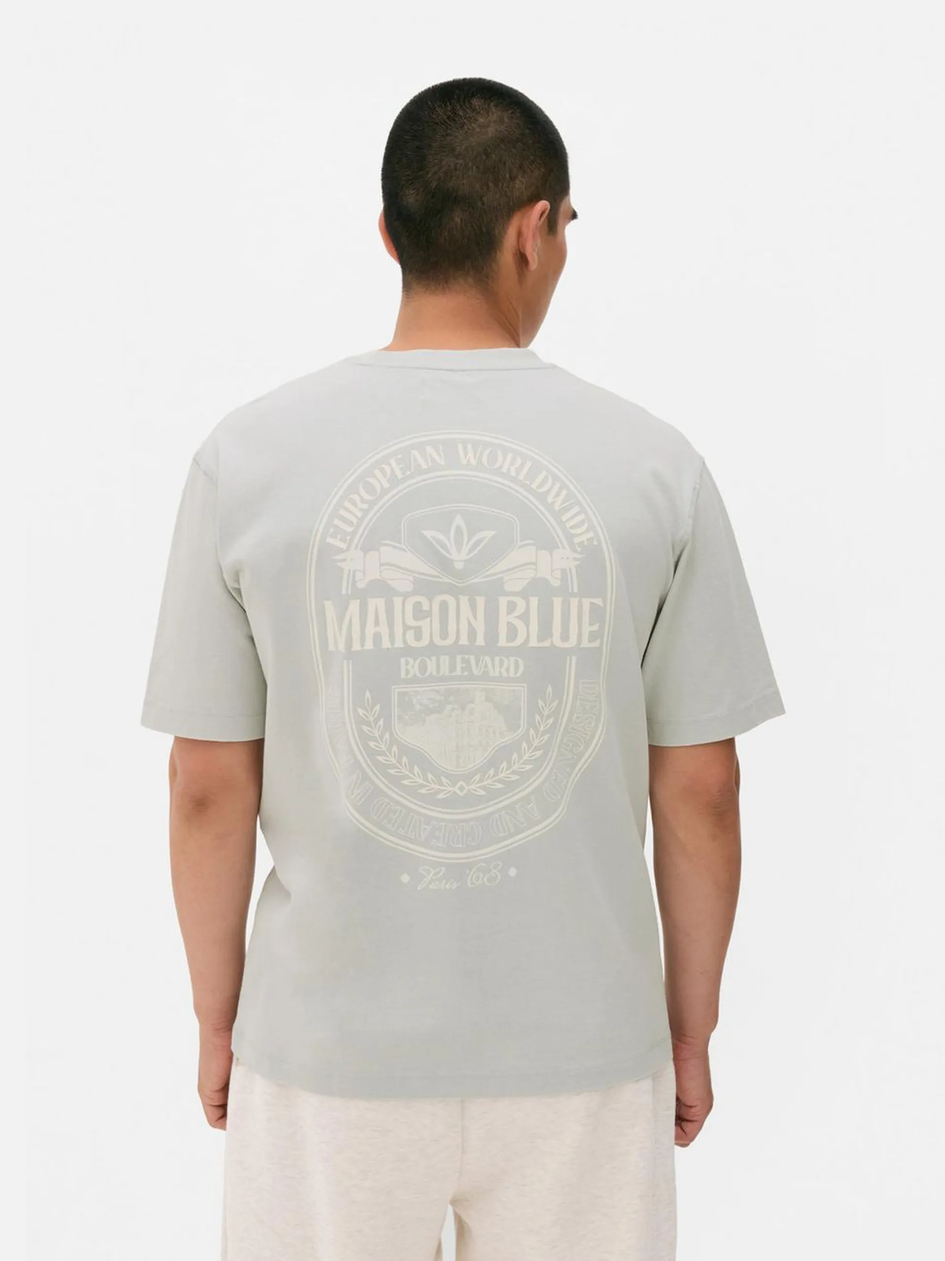 Camiseta con texto «Maison Blue»