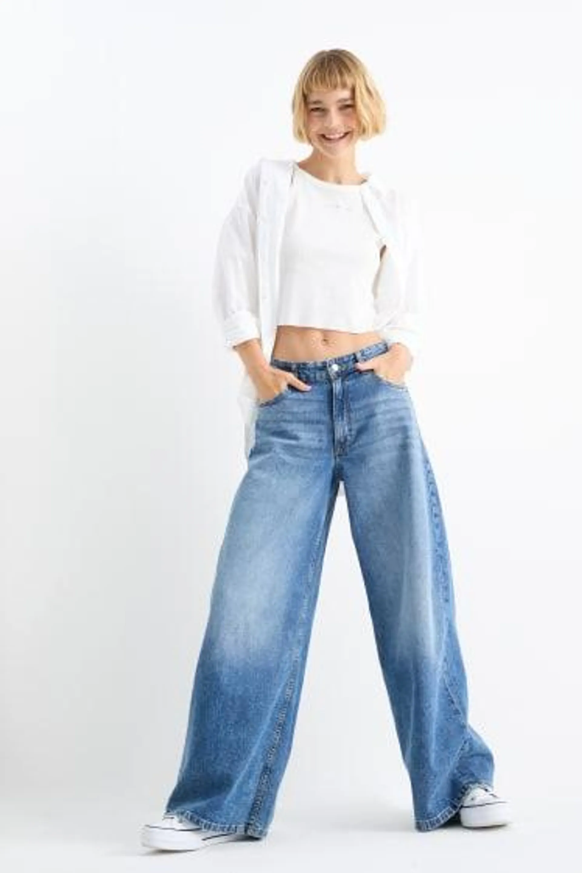 Wide leg jeans - low-rise waist