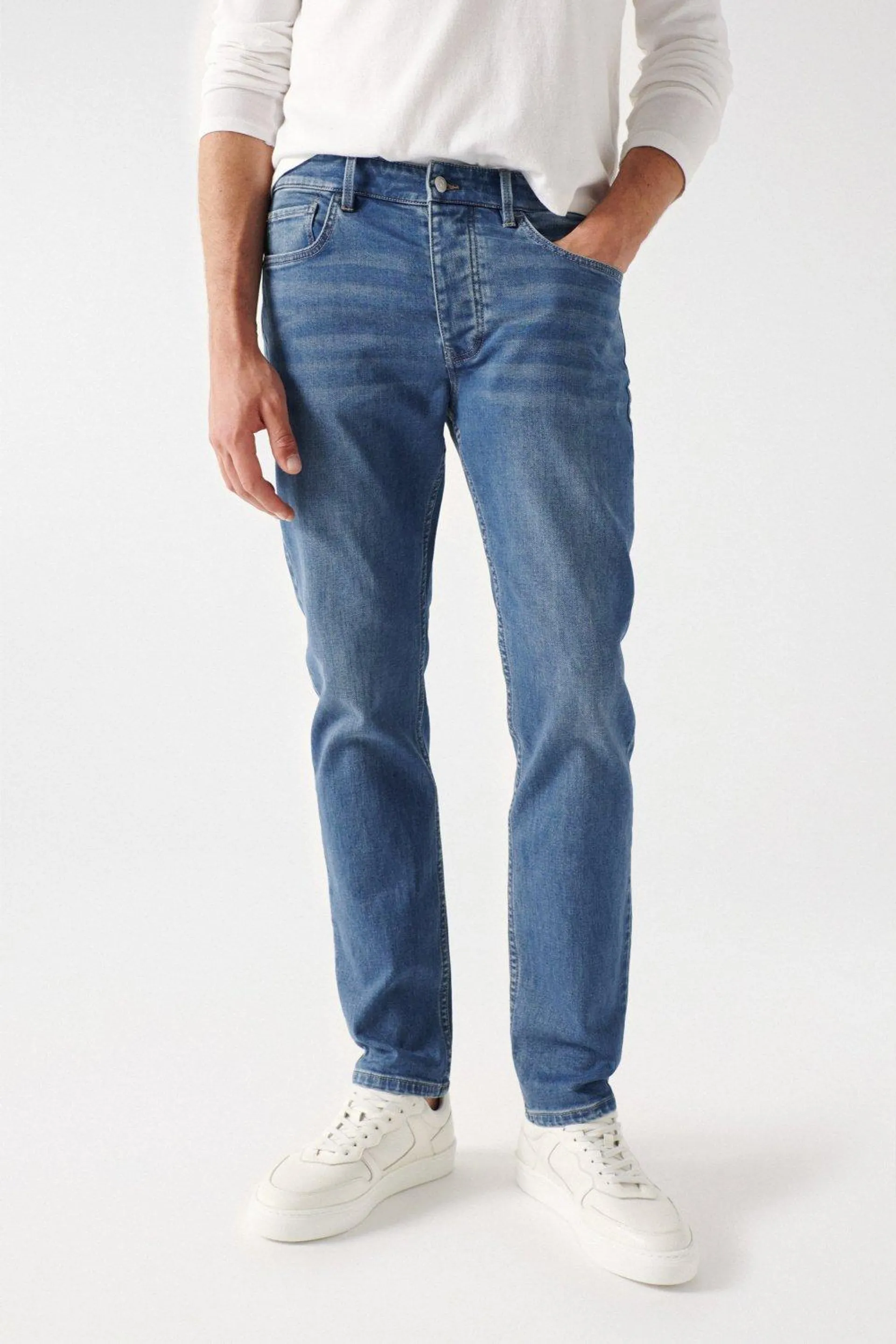 JEANS SLIM FIT LAVAGEM MÉDIA