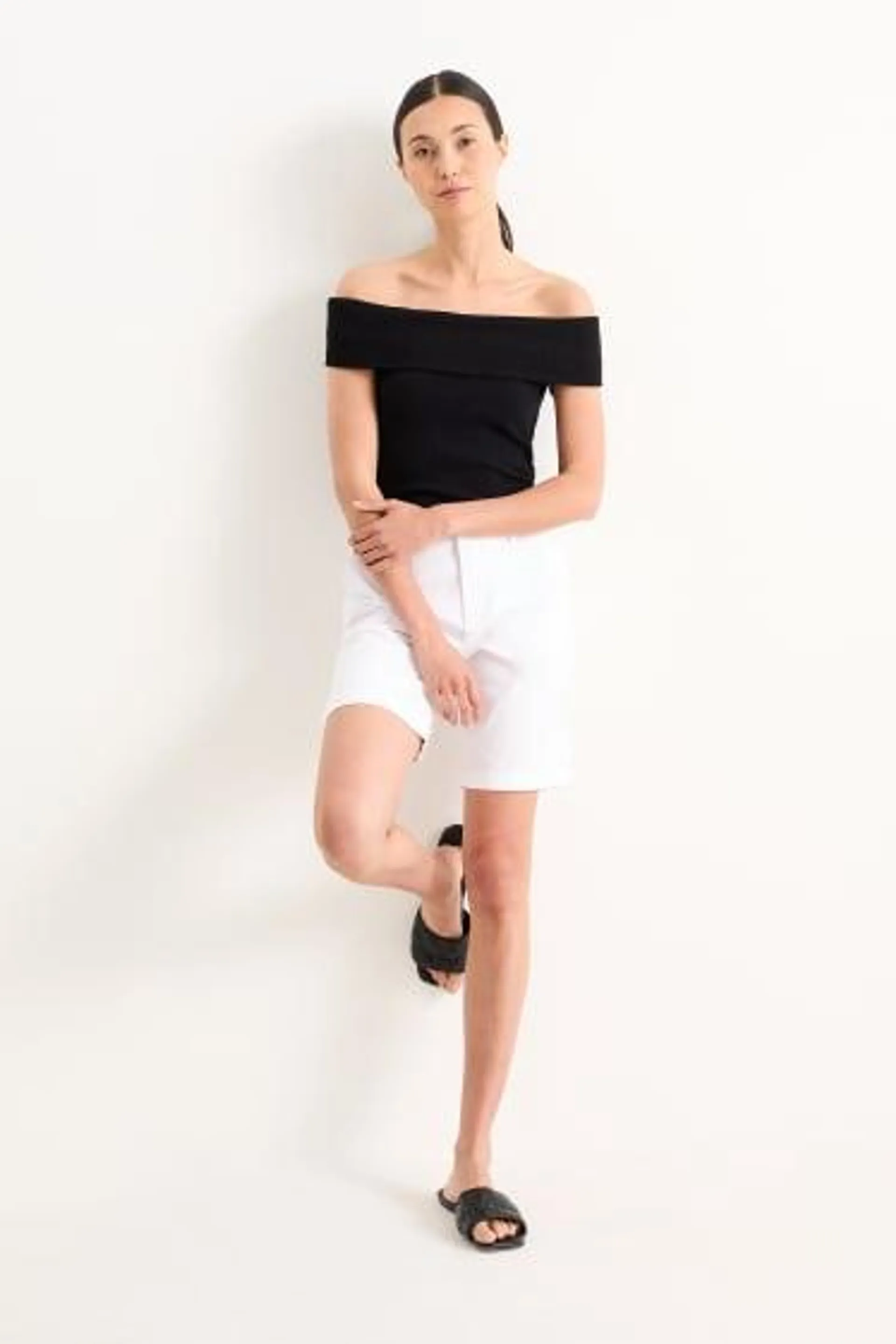 Basic Bermuda shorts - mid-rise waist