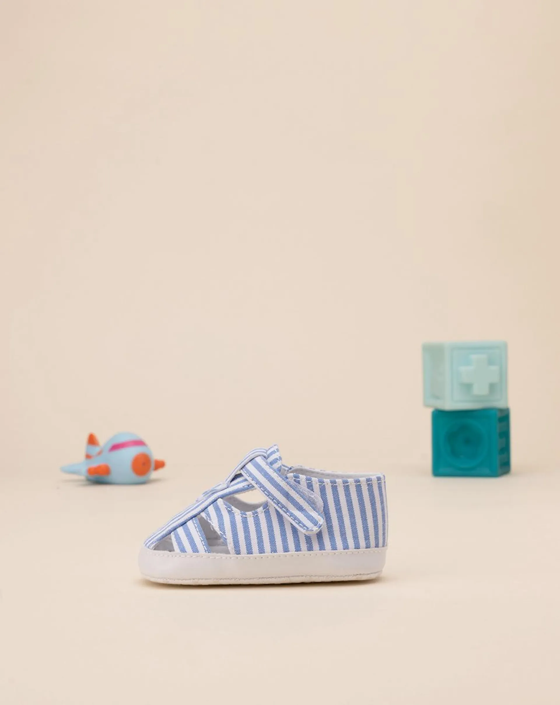 Sandália azul para bebé