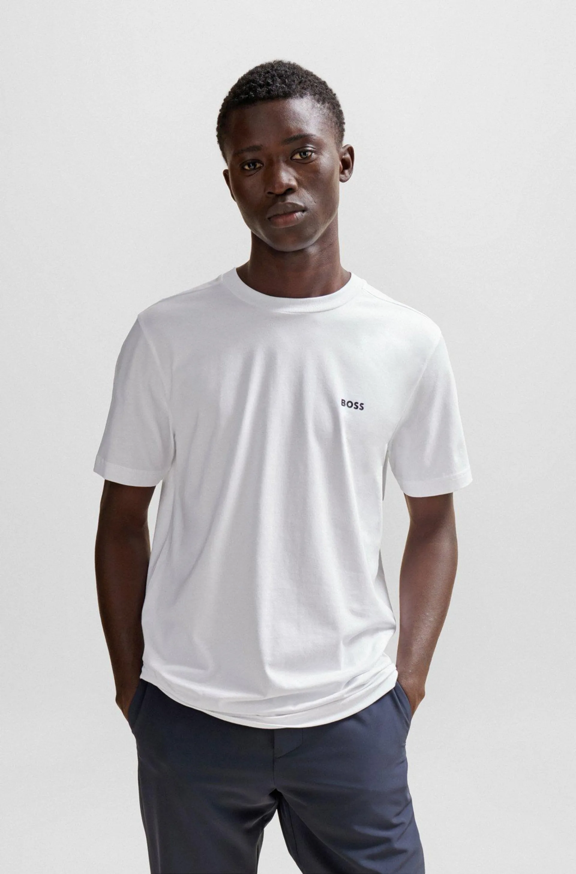 T-shirt de ajuste regular em algodão elástico com logótipo contrastante